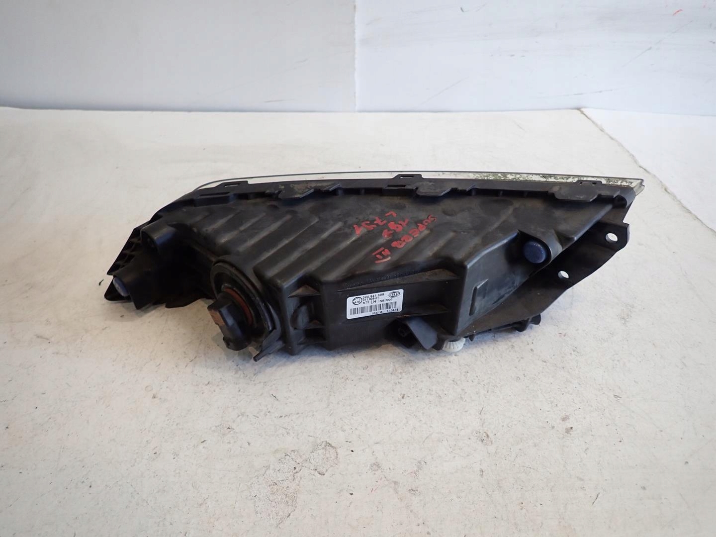 Nebelscheinwerfer links SKODA SUPERB III 2015- 3V0941699