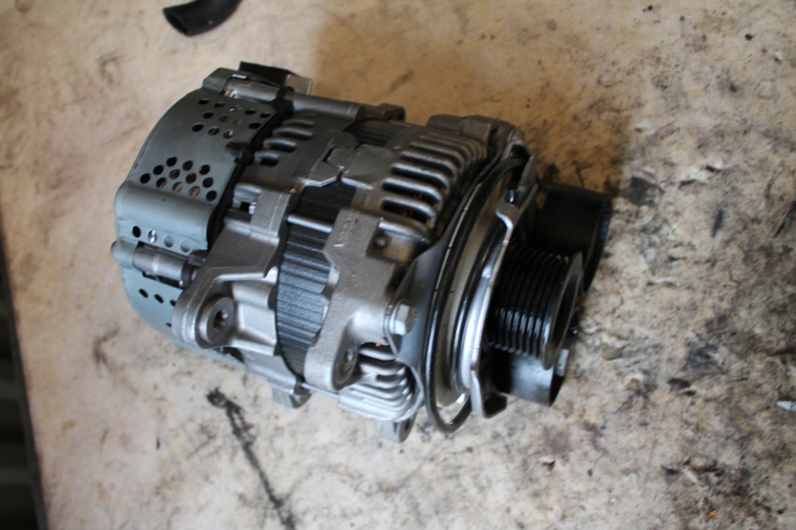 102. alternatore BMW 0127823052