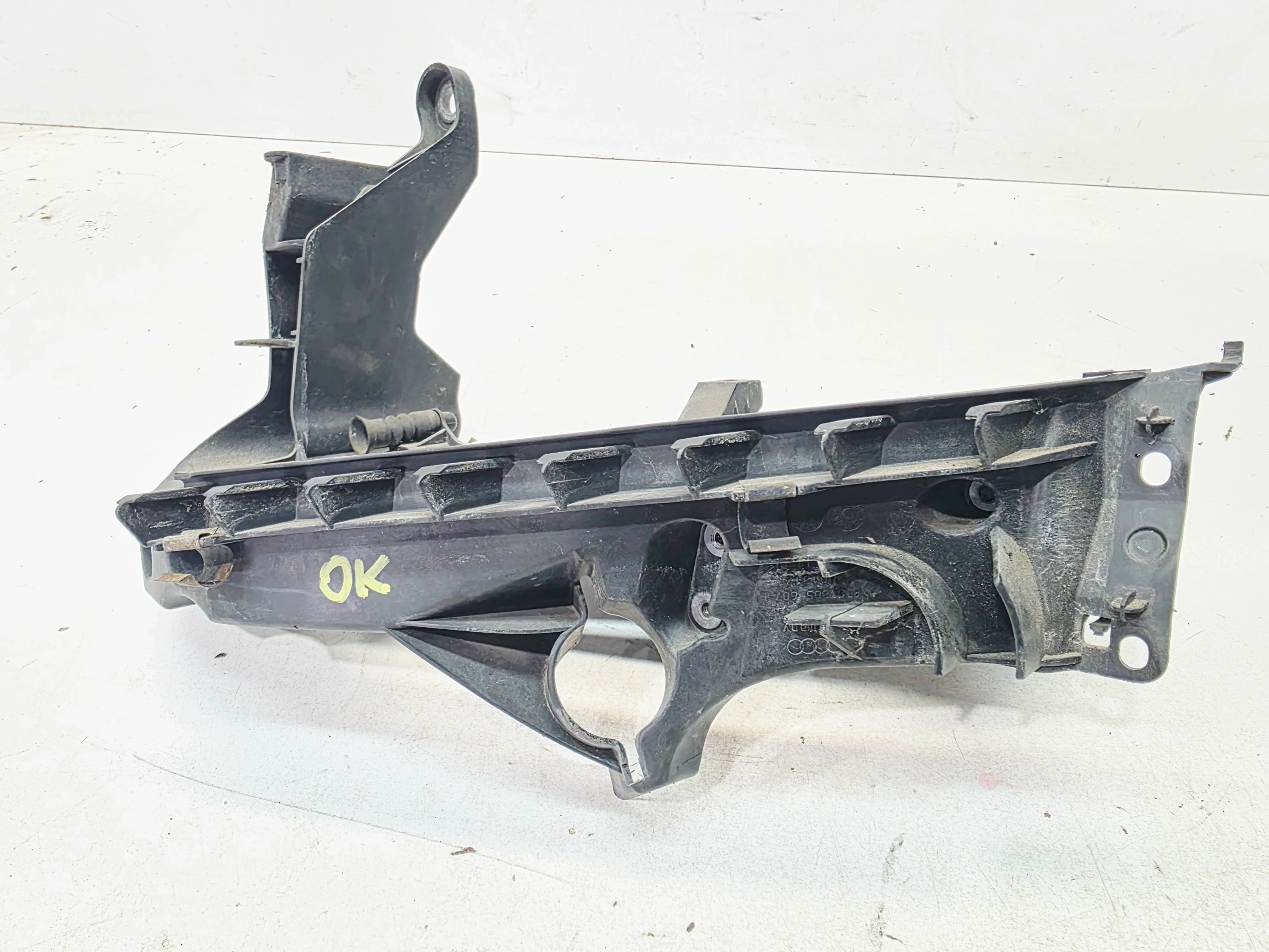 support holder REFLEKTORA left front AUDI A5 8T 8T0805607