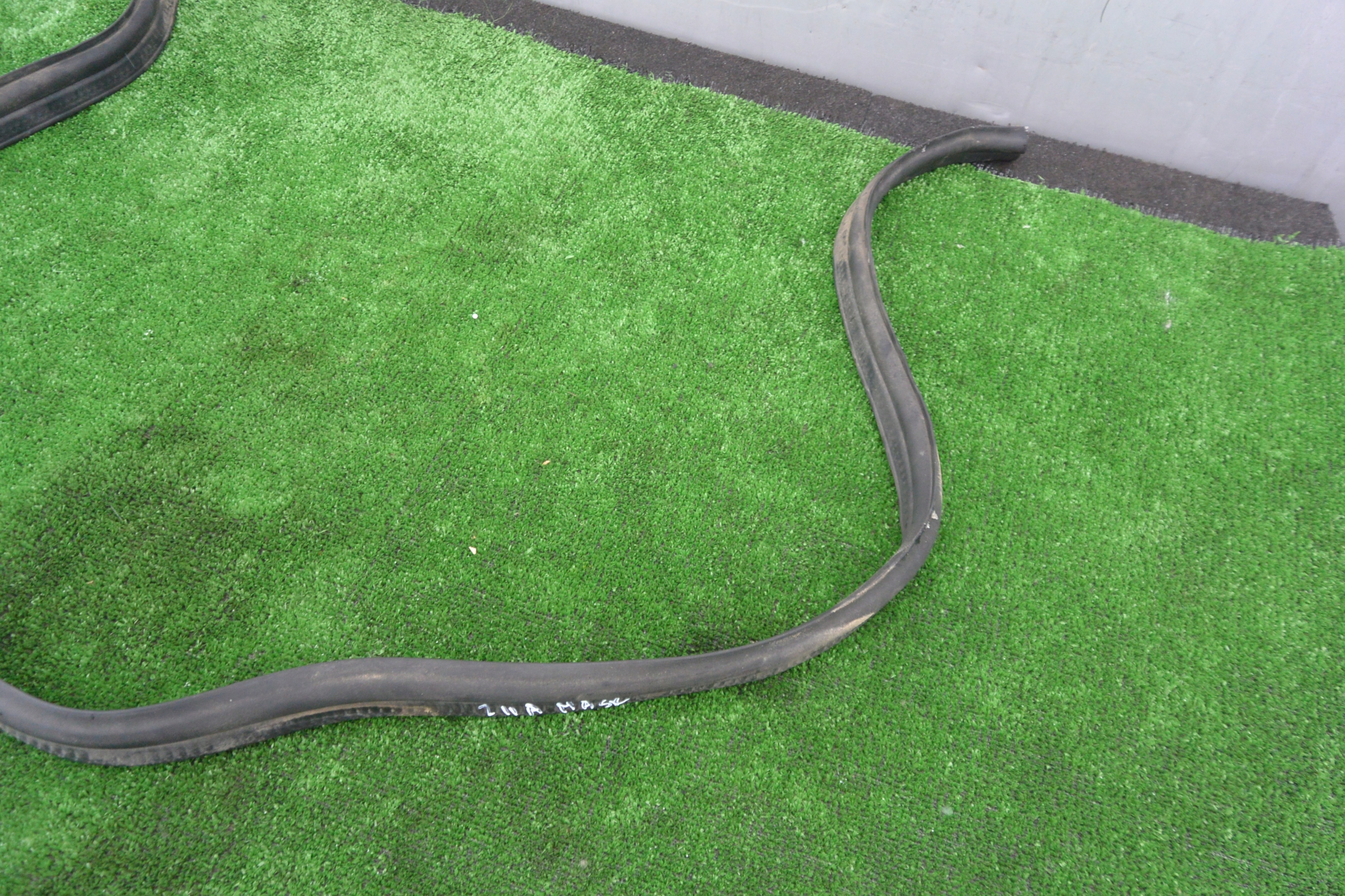 USZCZELKA MASKI MERCEDES E-KLASA W211 Typ samochodu Samochody osobowe