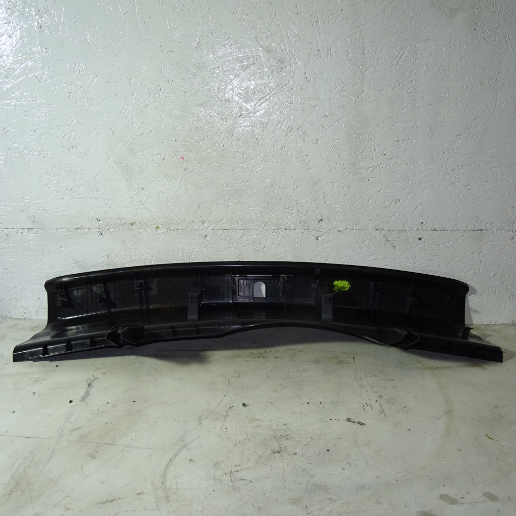 AUDI A5 8T cover of the threshold boot 8T8864483