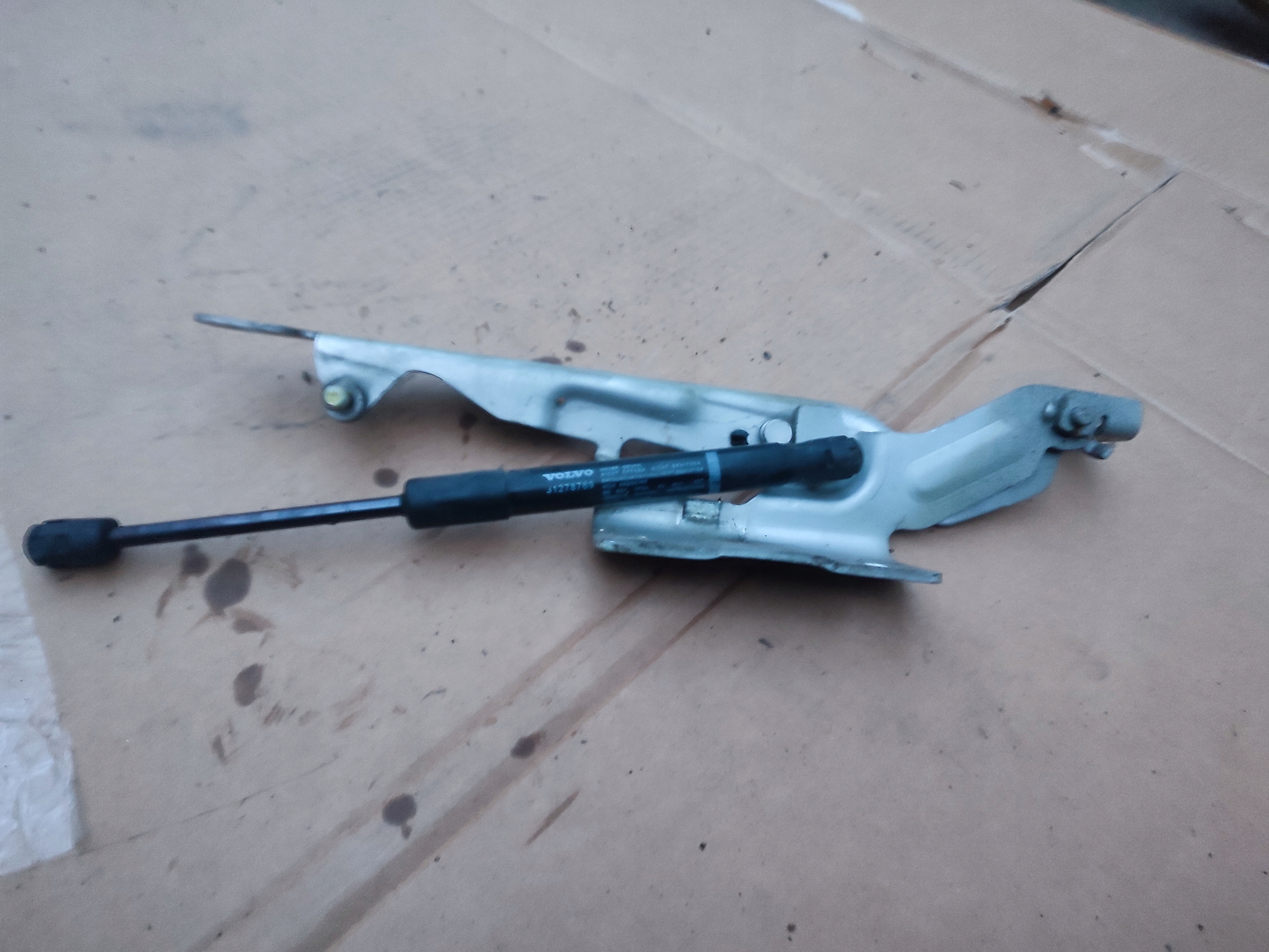 hinge bonnets left VOLVO V60 and S60 II 30799178
