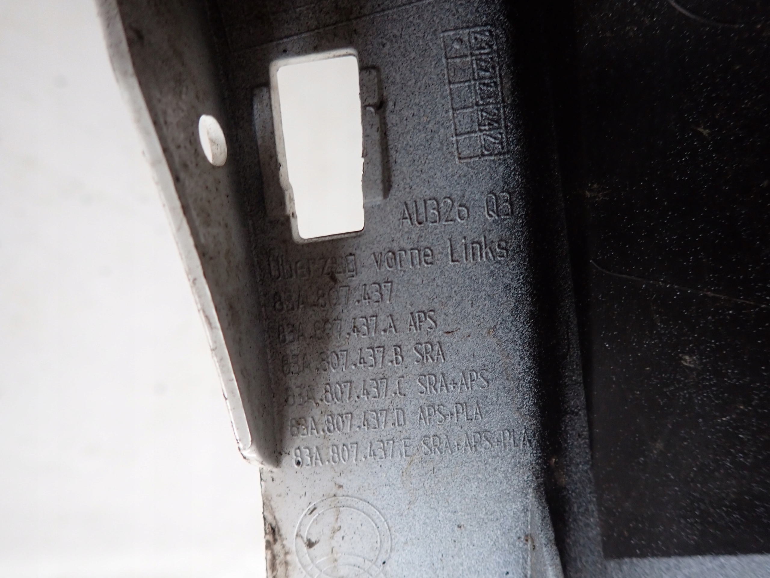 AUDI Q3 II 83A bumper front front corner left PDC washer