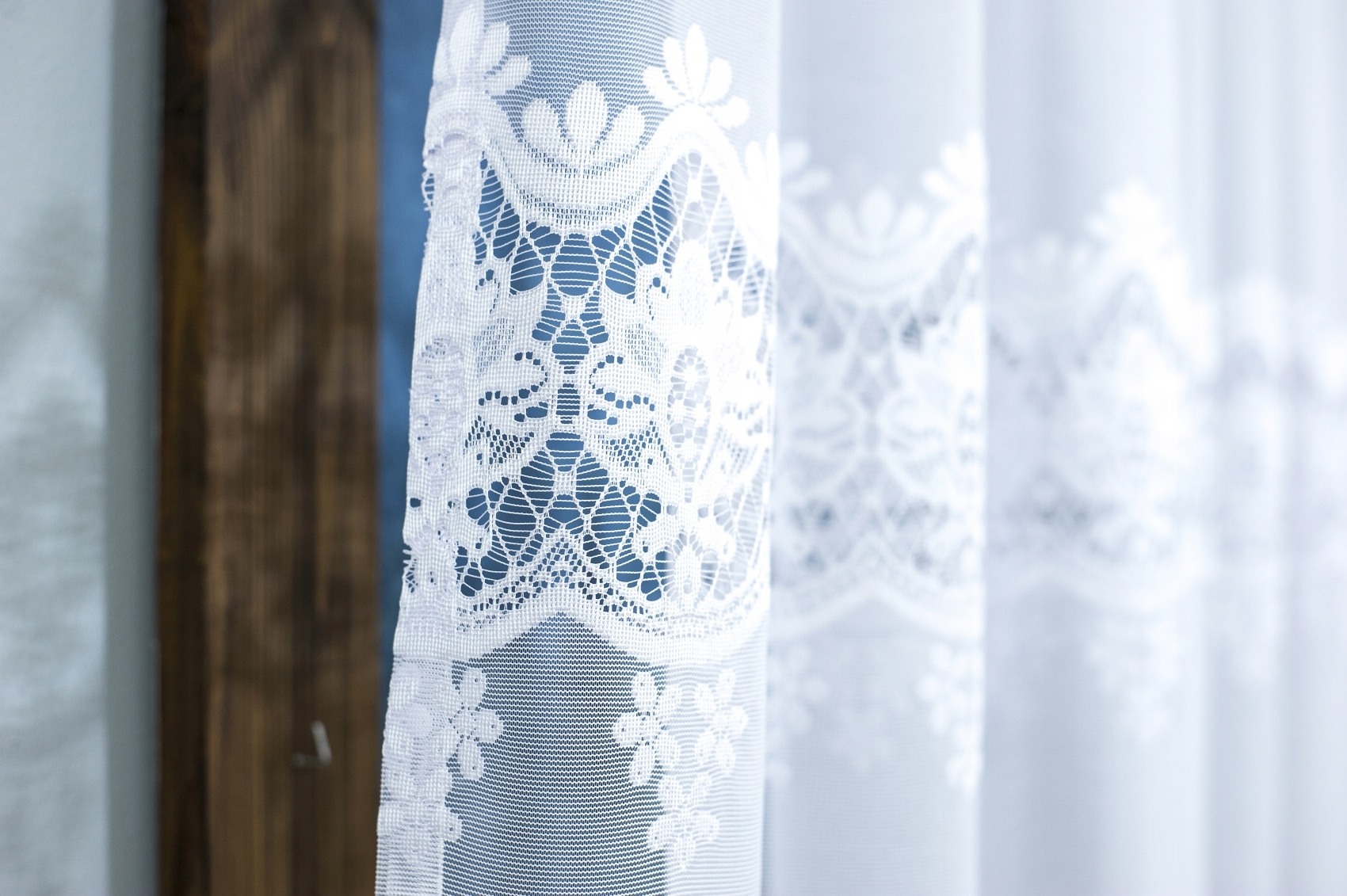 GOTOWA FIRANKA ŻAKARDOWA BIAŁA 500X150 NA TAŚMIE Marka Nav-Hess