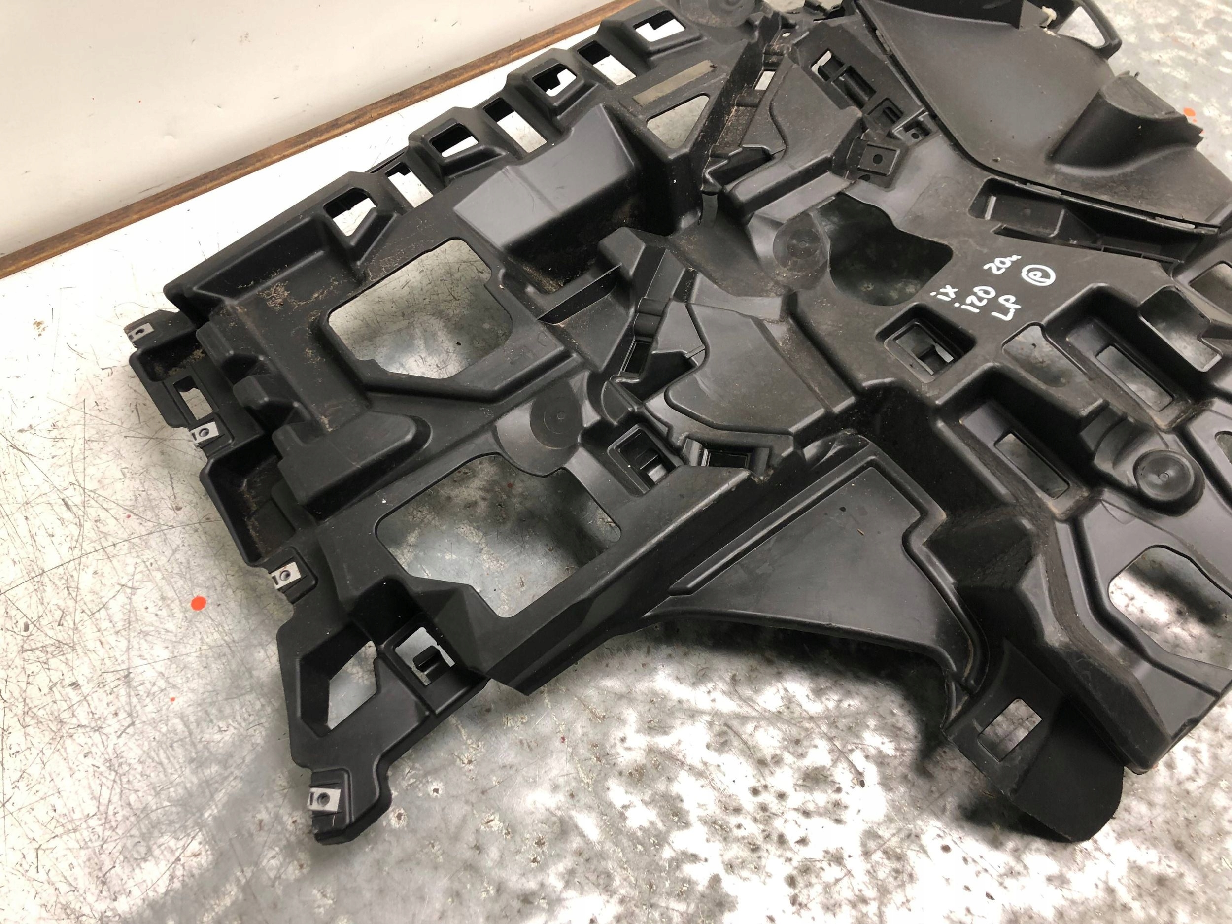 bumper bracket left front BMW IX I20 9879665