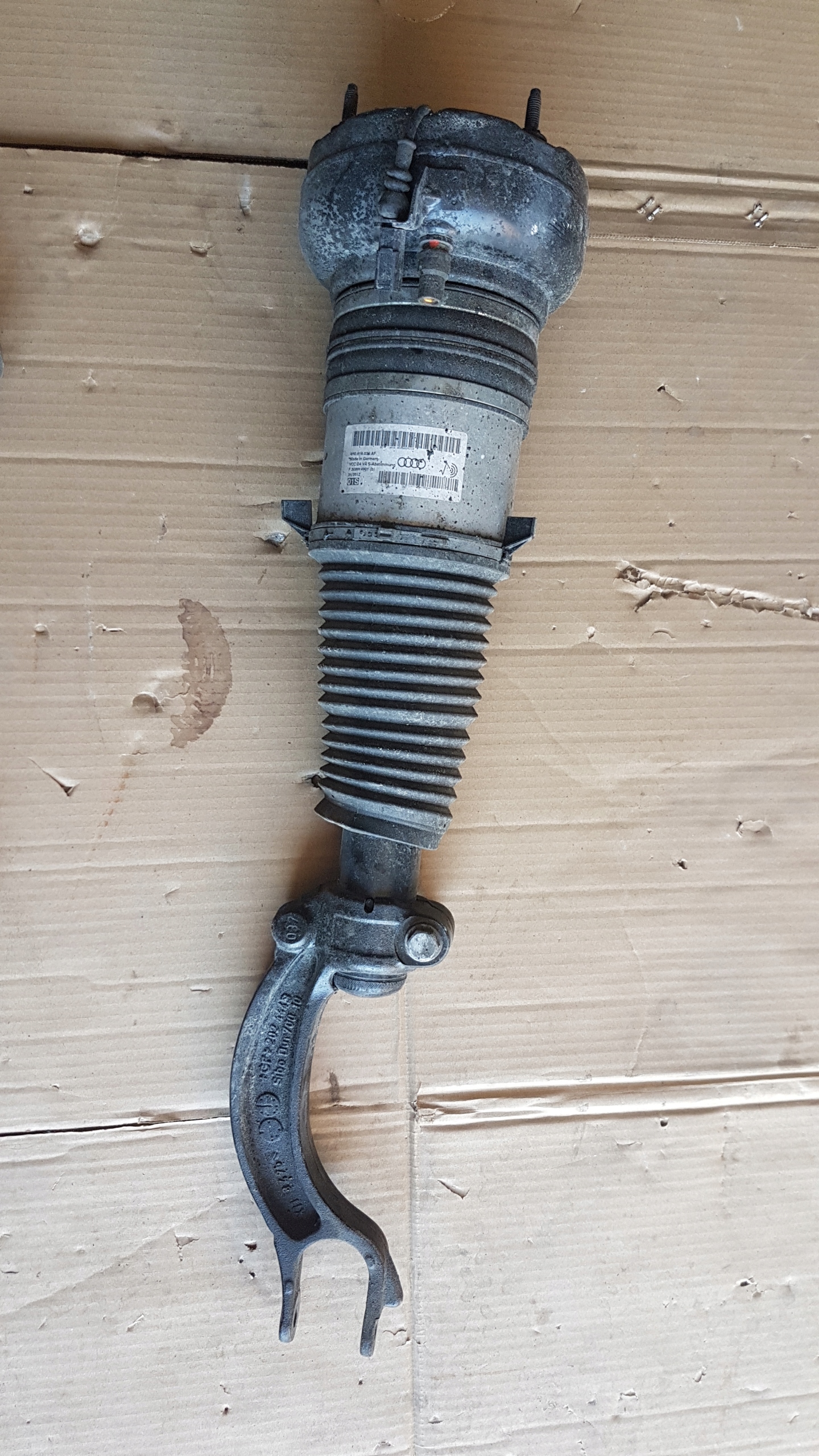 4H0 616 - Амортизатор передний правый AUDI A6 A7 A8 4H0616039AF