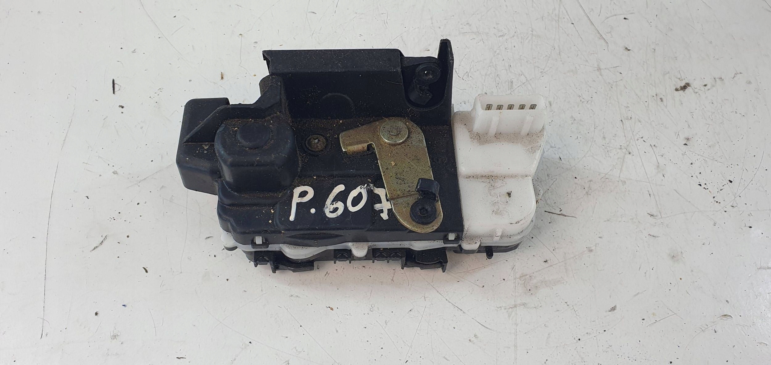 Peugeot 607 lock door tylnych left rear part