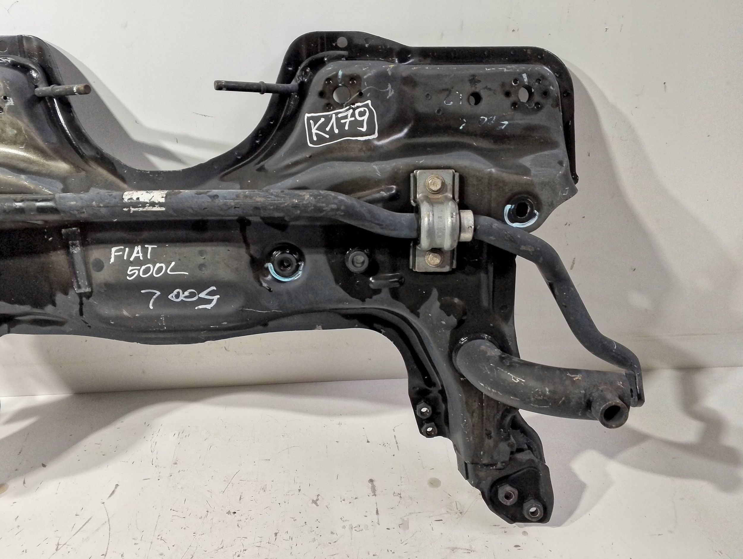 Fiat 500L axle beam front (K179)