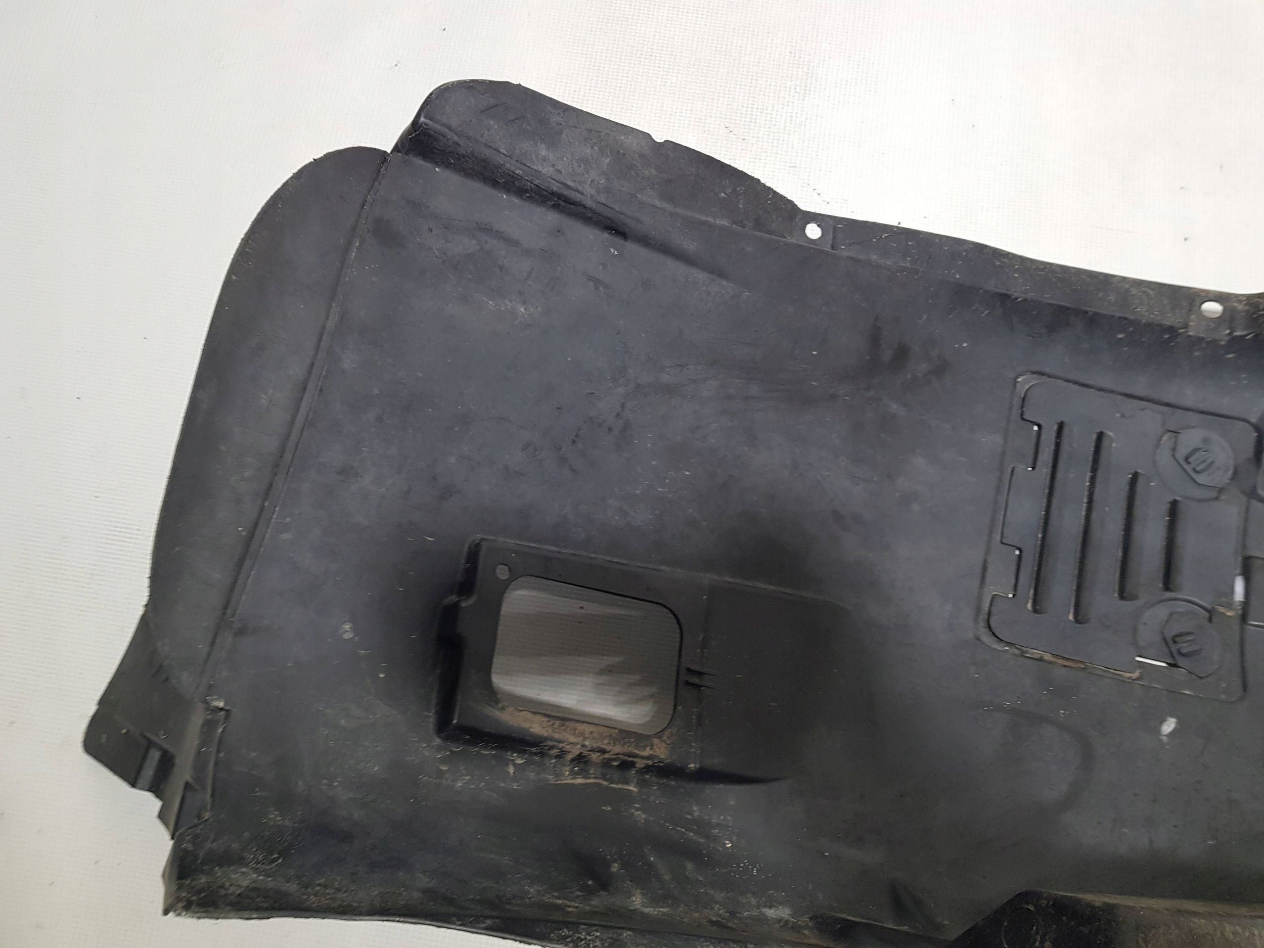 podblatník přední předek levé BMW 3 E90 E91 7059379