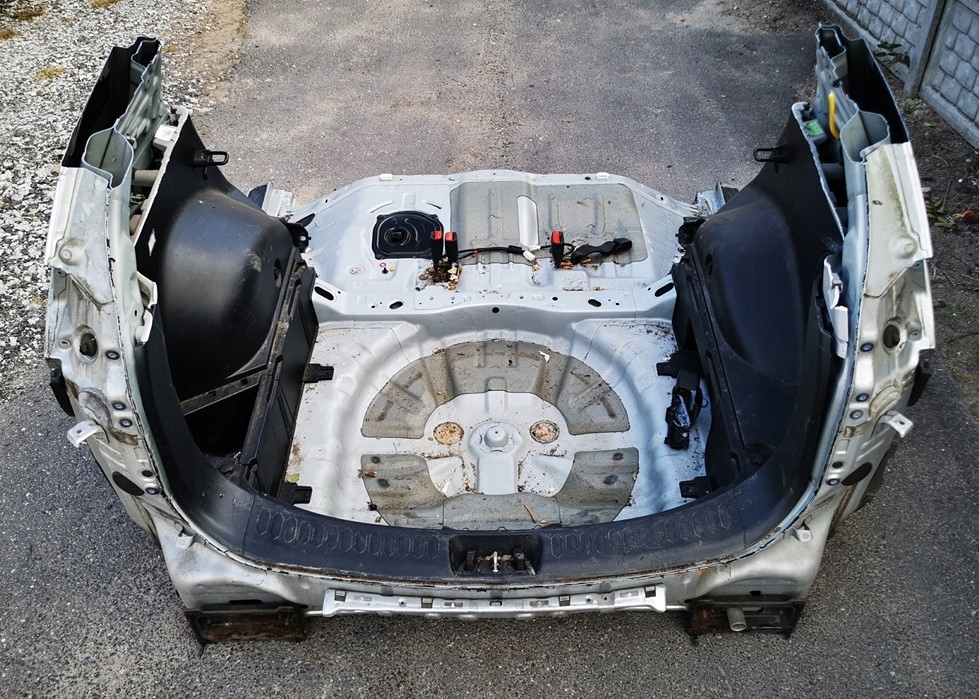 KIA SPORTAGE III 10-15 ТІТКА ЗАД. КУЗОВНЕ ВАННА ЗАД