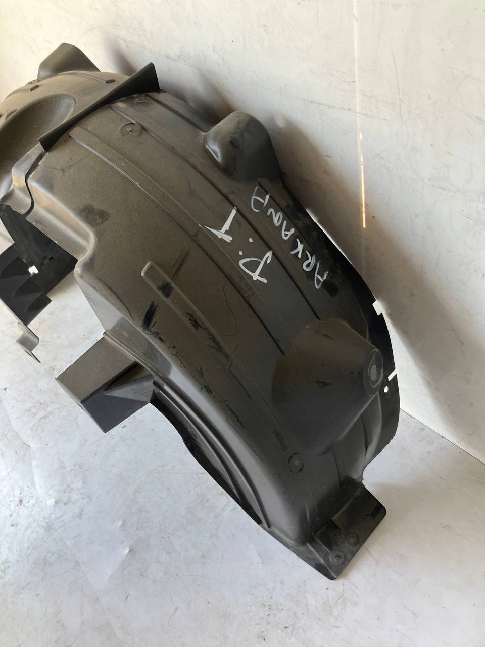 mudguard right rear part RENAULT ARKANA 767485476R