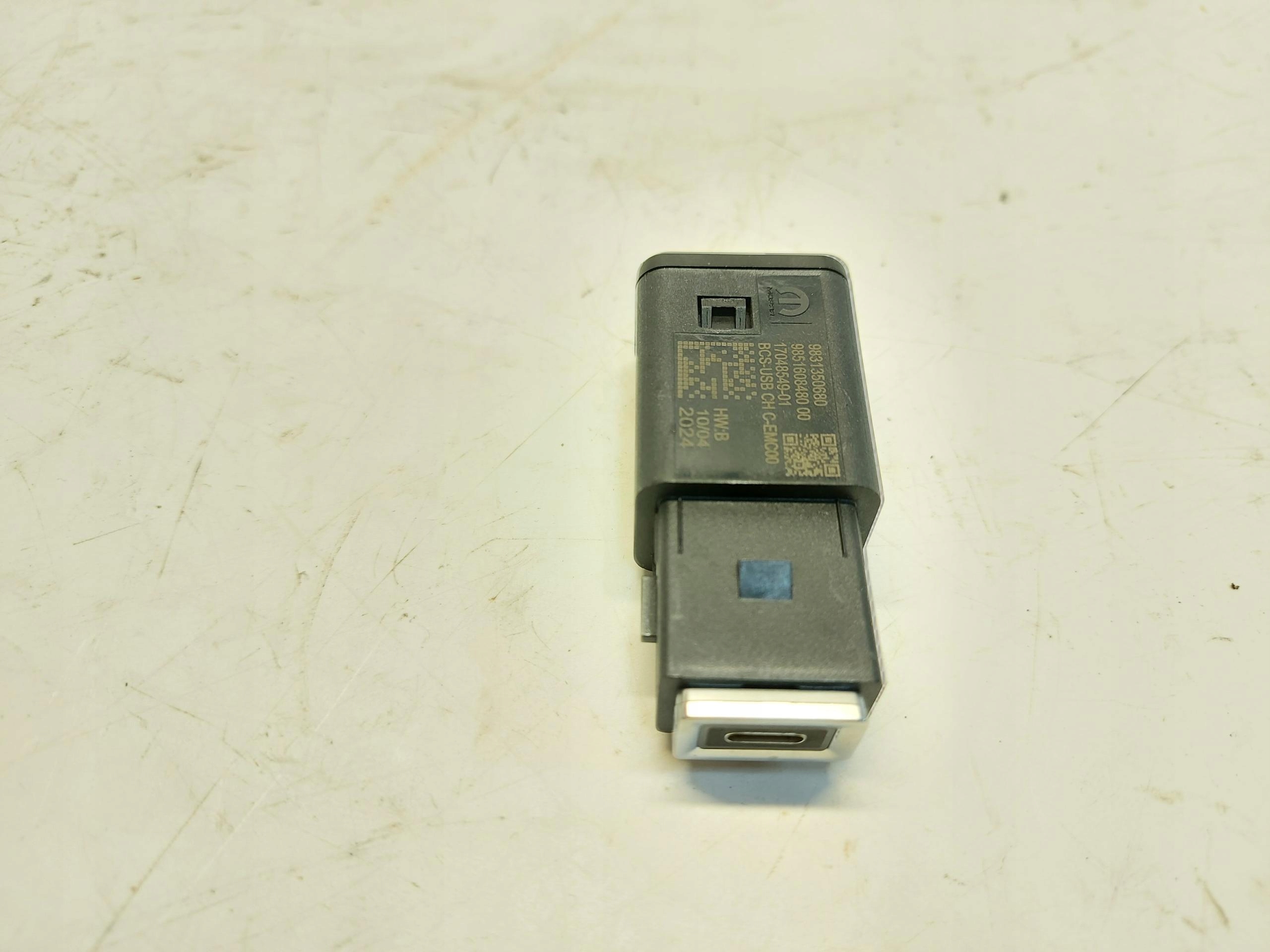 PSA Vivaro Jumpy Expert Proace adapter PORT USB 9831350680