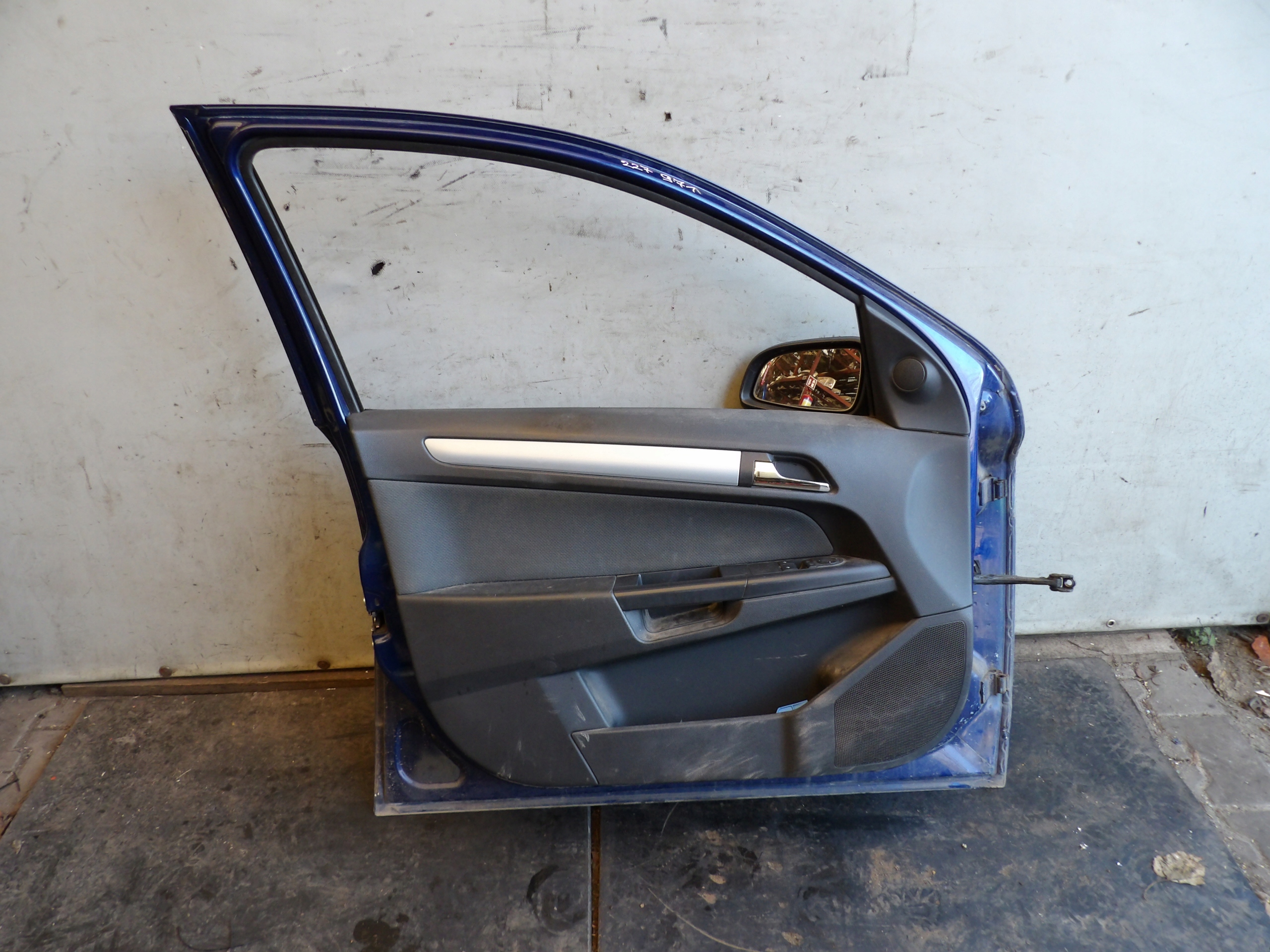 Opel Astra H door front left lak. Z21B kombi