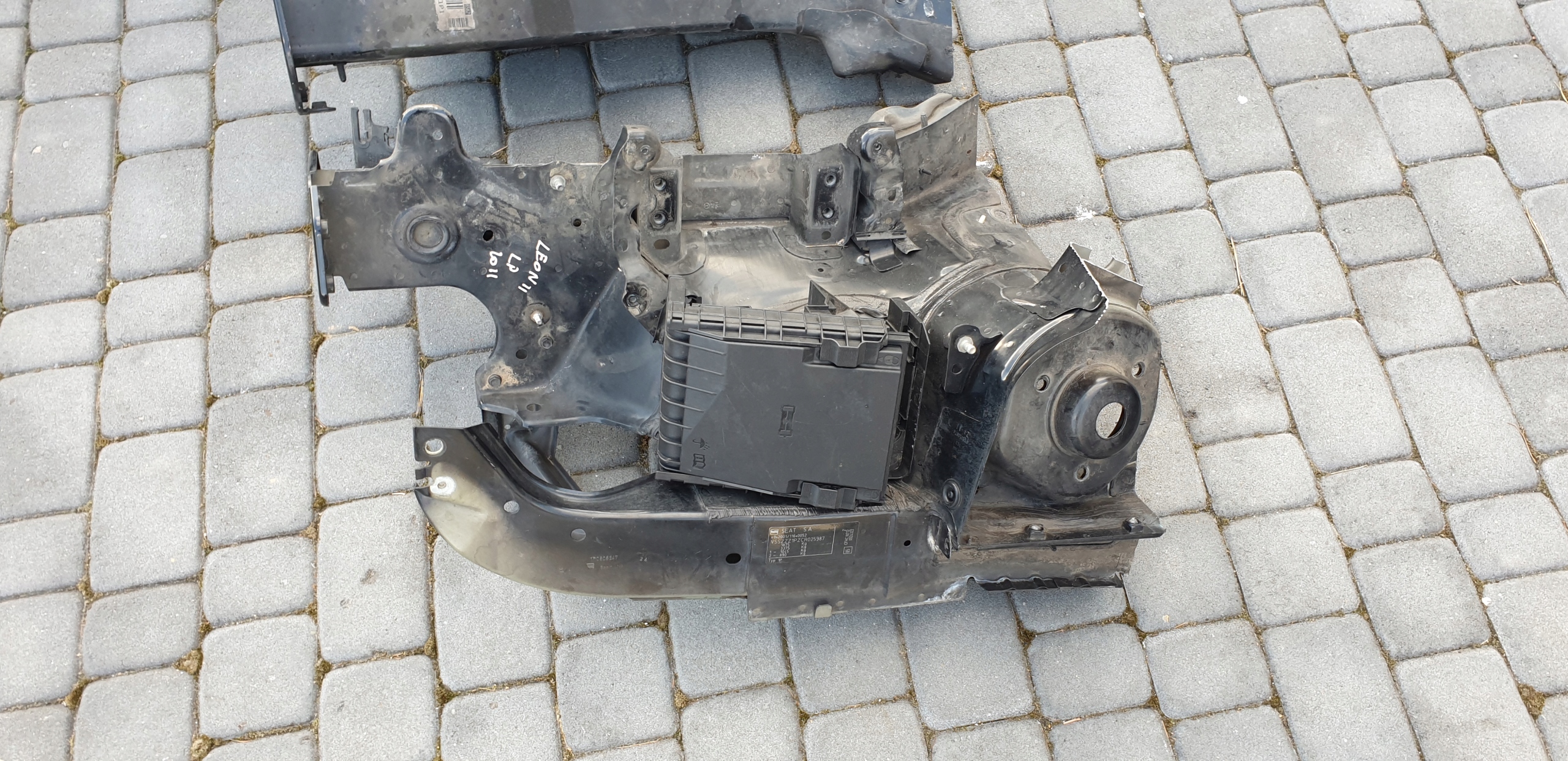 LONGHERONE quarto LONGHERONE FARTUCH SEAT LEON II 2 2005