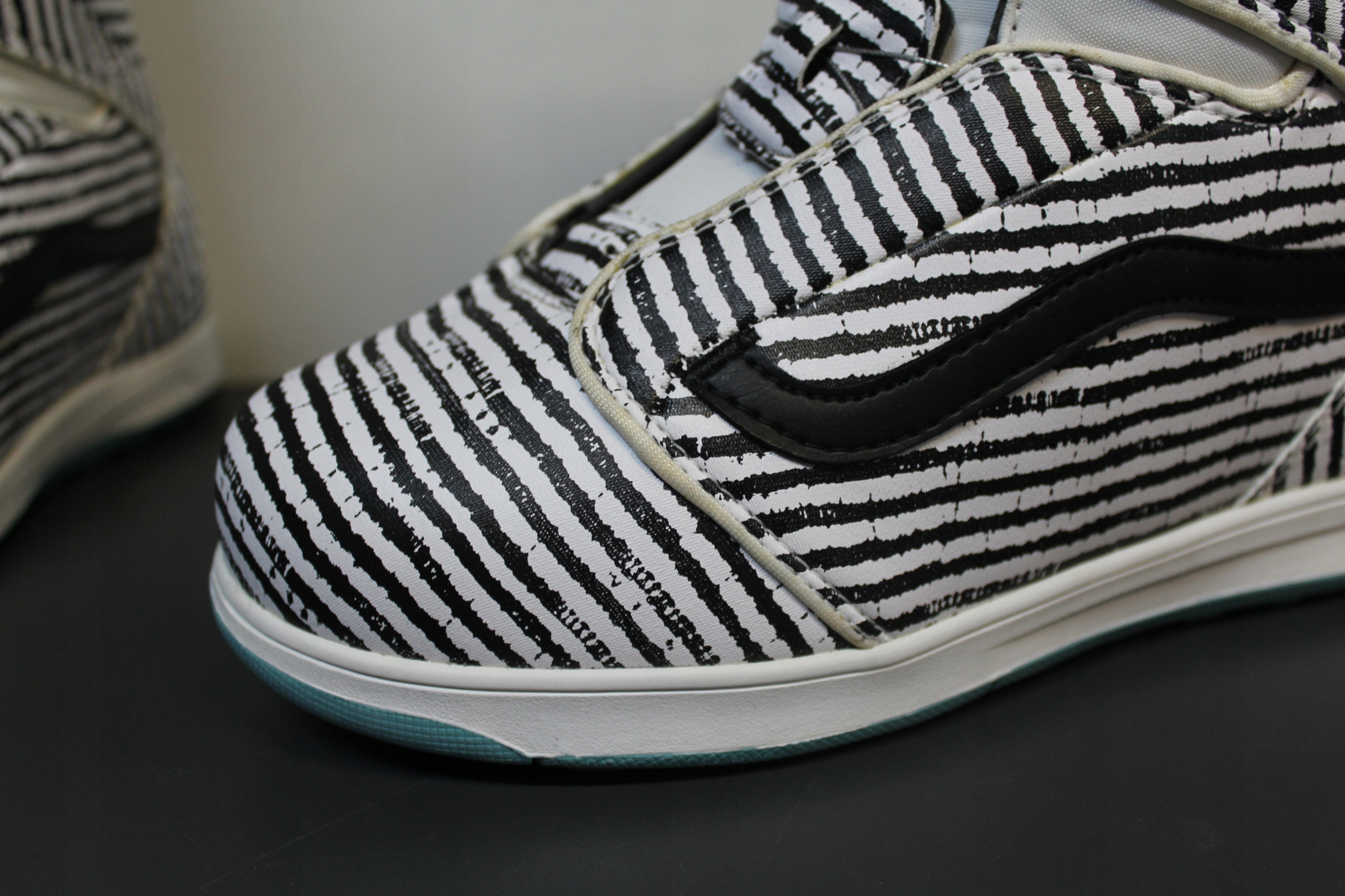 Buty VANS ENCORE STRIPES roz.25,5/40 [f100] Kolor dominujący biały