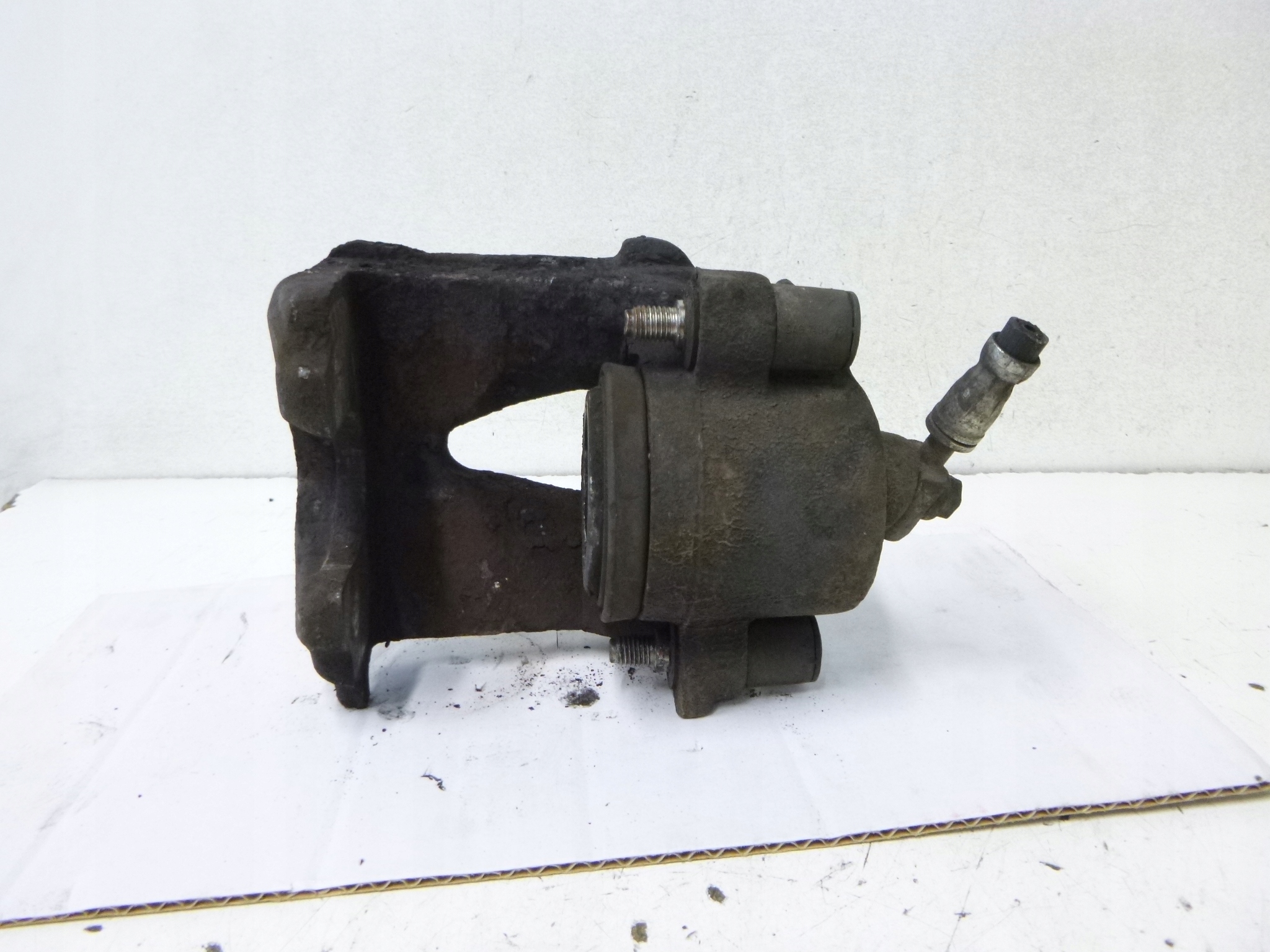 caliper brake front left VW Volkswagen Golf 5 V 1.4TSi 03-09r.