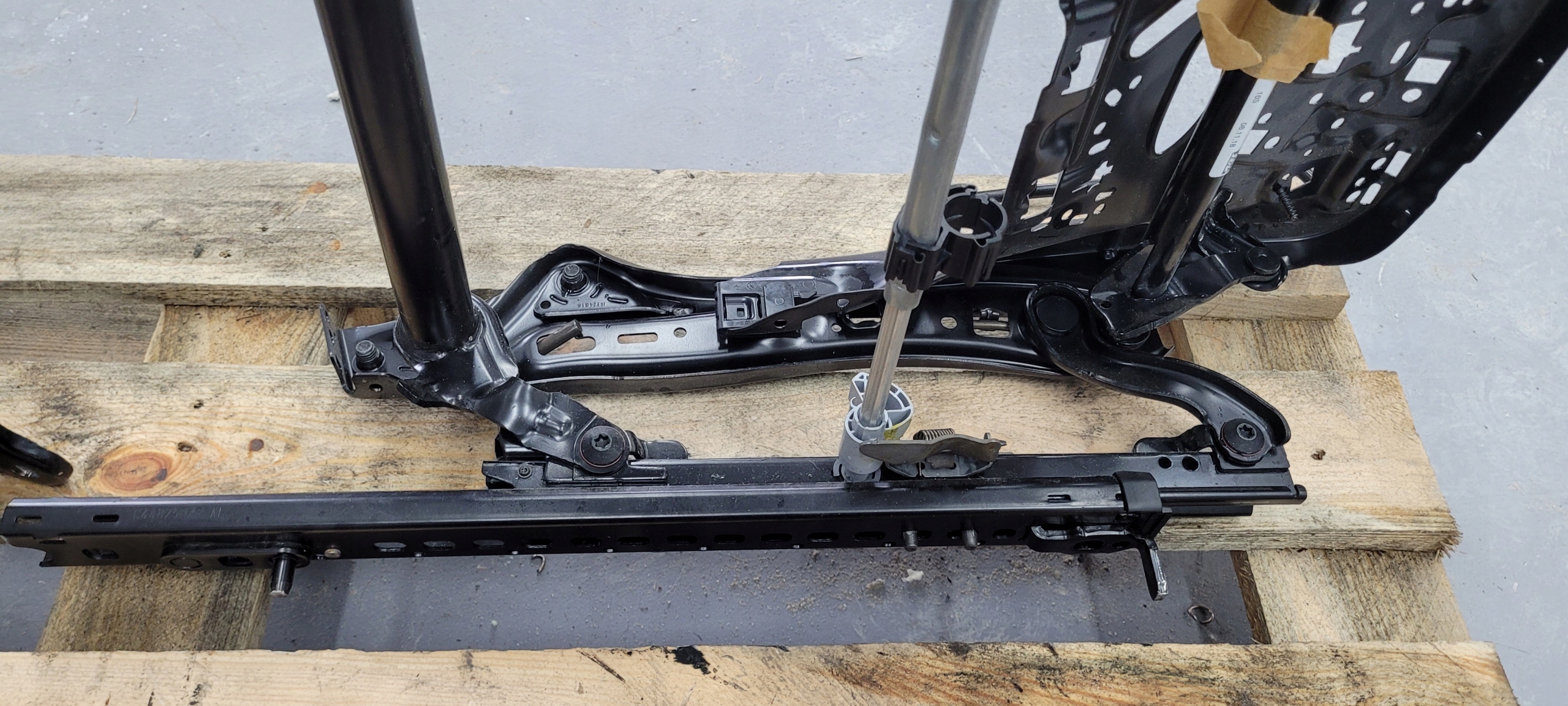 A4 B9 8W Support Siège Siège Droite Avant SLINE