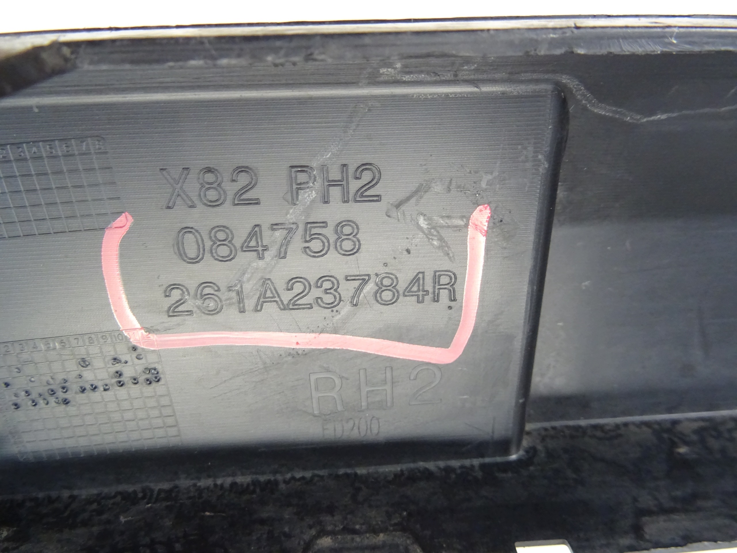 lišta nárazníku předek pravá RENAULT TRAFIC III IV 261A23784R