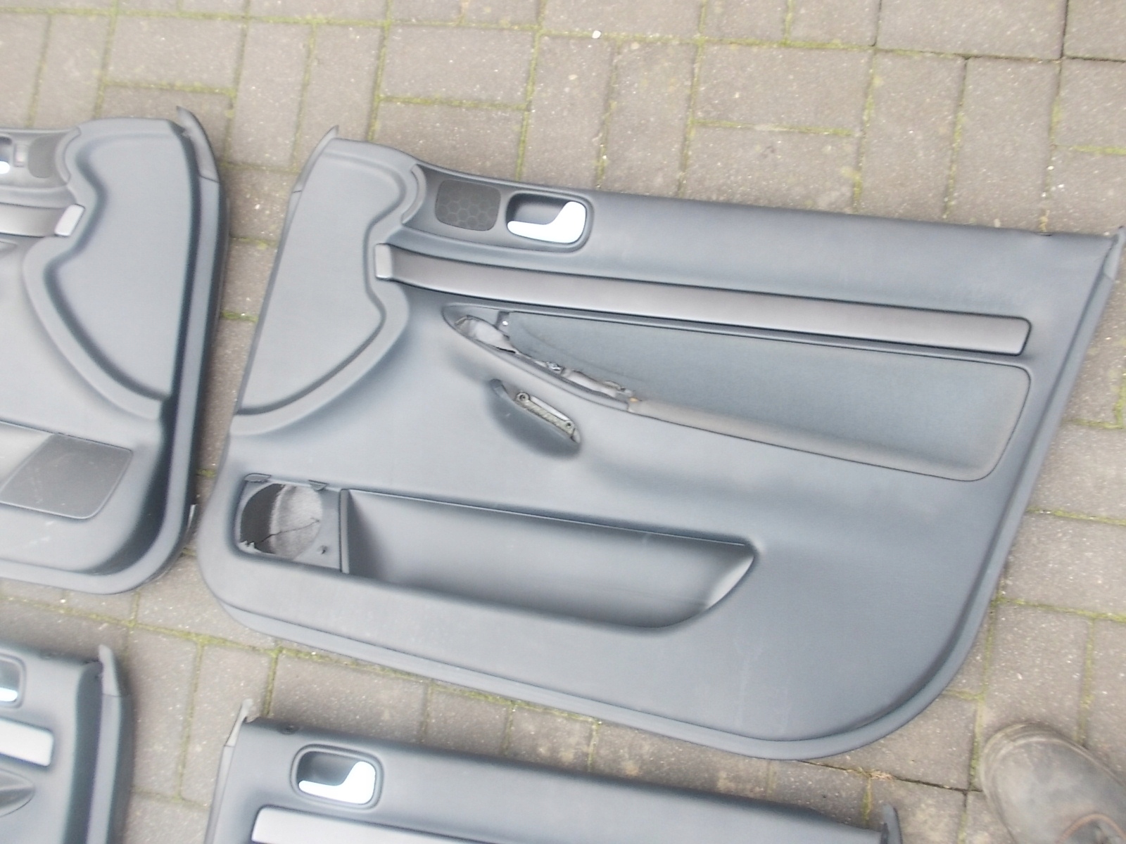 TAPICERKI DRZWI AUDI A4 B5 KOMPLET SEDAN Wersja Europejska