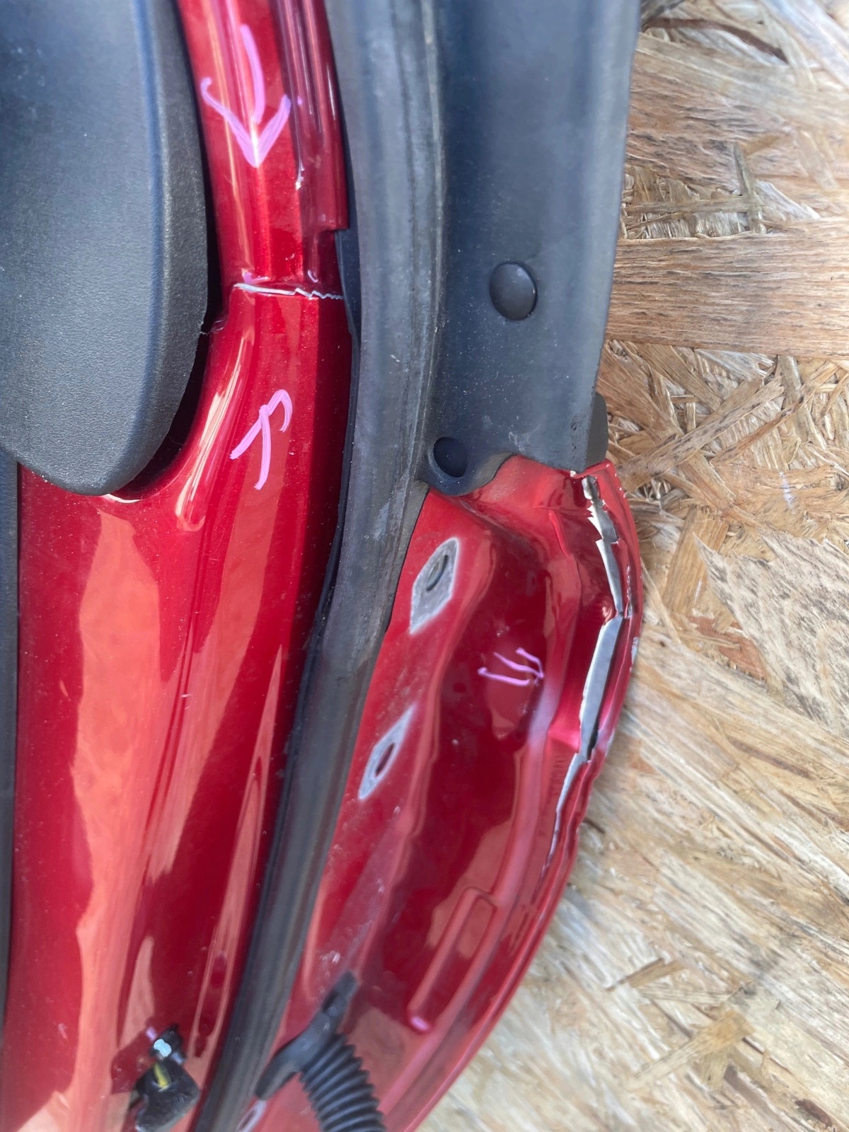 damaged door front front left Hyundai Bayon red