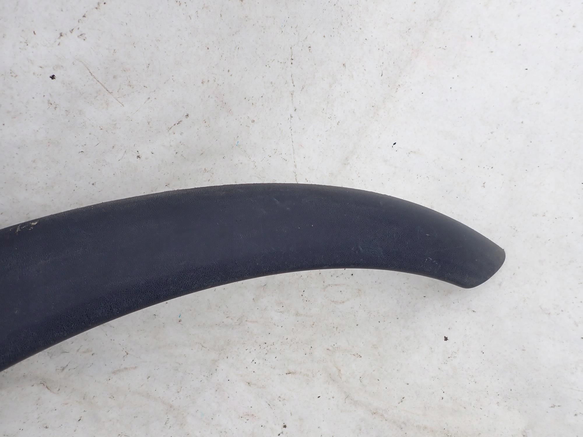 VOLVO XC70 and 1 00-07 moulding cap right front