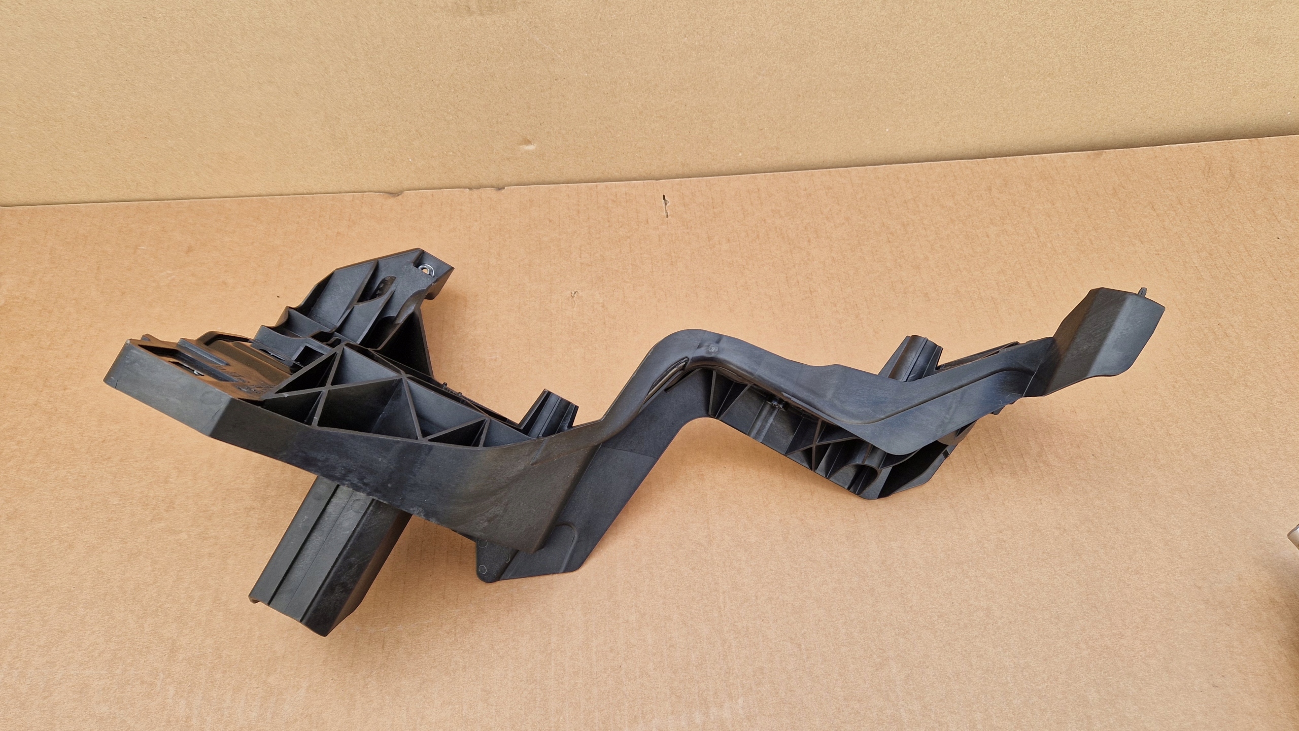 Support Support plaque Feux phare Avant AUDI Q7 4M0805608C Original Comme Neuf Droite