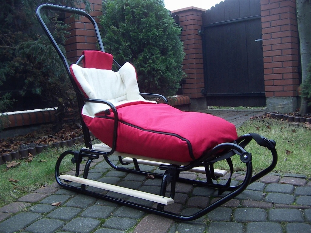 POLSKIE SANKI +OPARCIE +PCHACZ (długość 105 cm) +ŚPIWOREK +PODNÓŻKI Model POLSKIE SANKI +OPARCIE +PCHACZ +ŚPIWOREK +PODNÓŻKI