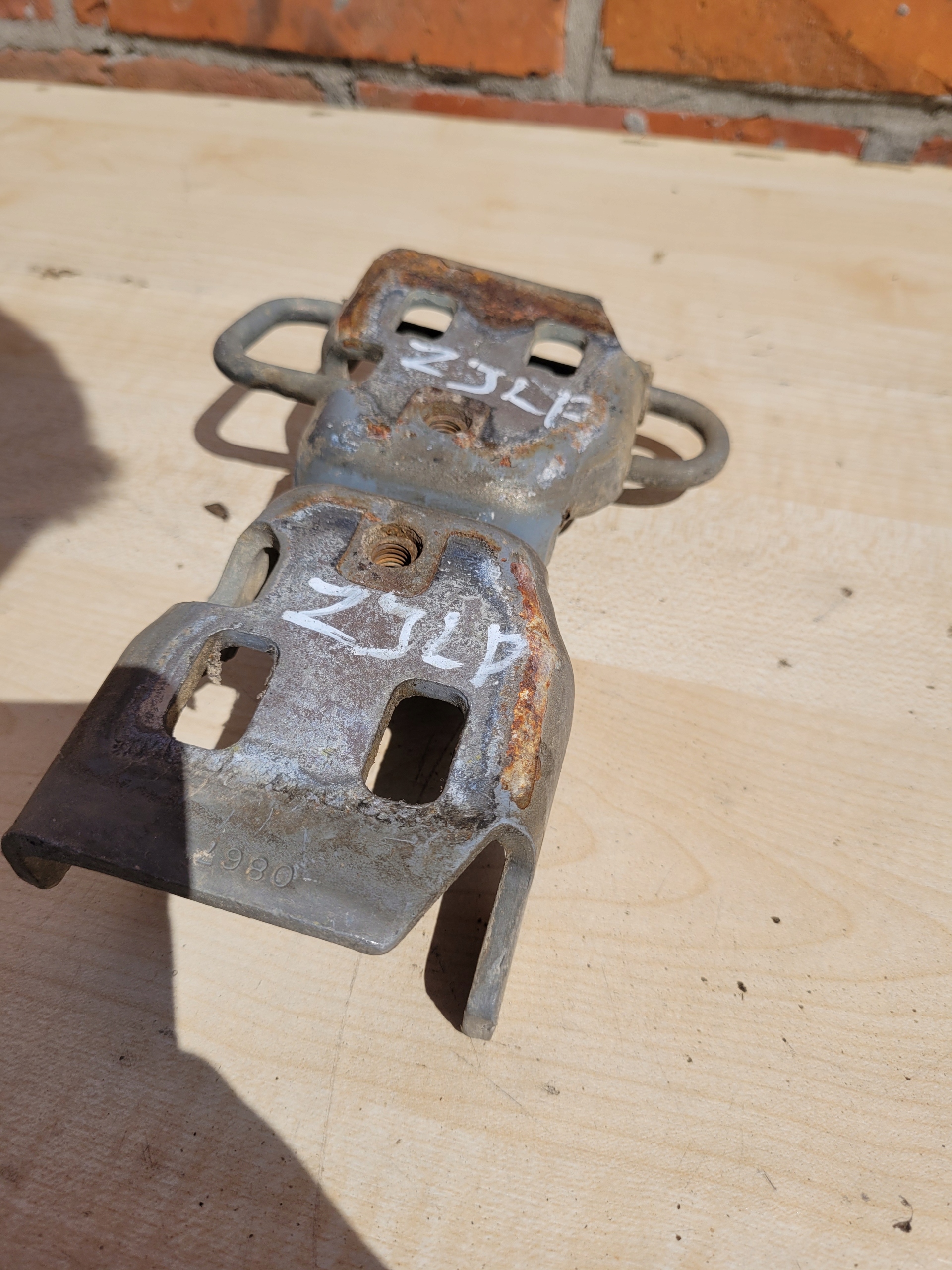 JEEP GRAND CHEROKEE ZJ ZAWIAS DRZWI LEWY PRZÓD Typ samochodu 4x4/SUV Samochody osobowe