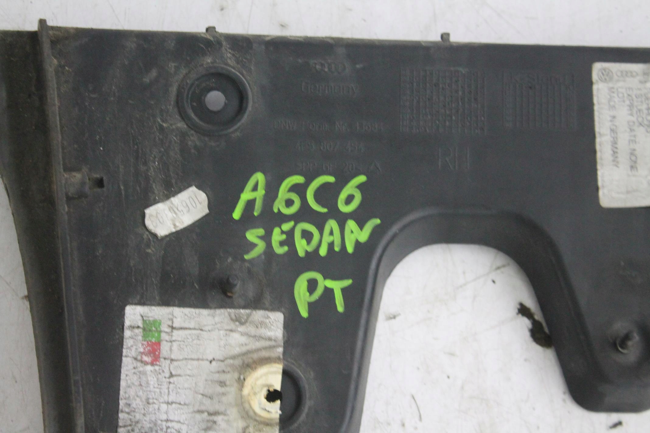 bumper bracket right rear part 4F5807454 AUDI A6 C6
