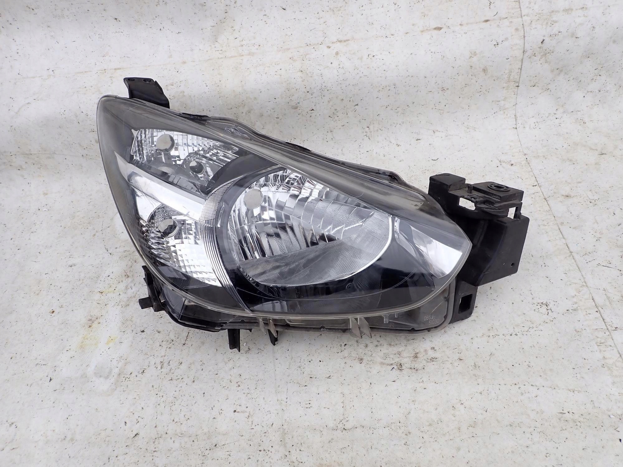MAZDA 2 III 14-19 light front front right
