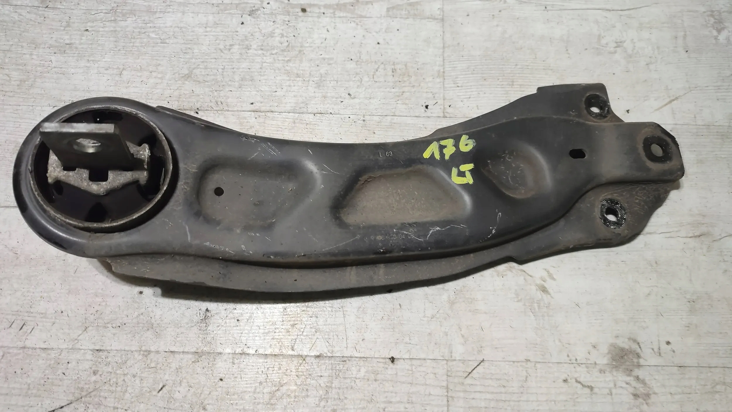 Mercedes-Benz A-classa W176 17r. 1.5cdi Querlenker heck