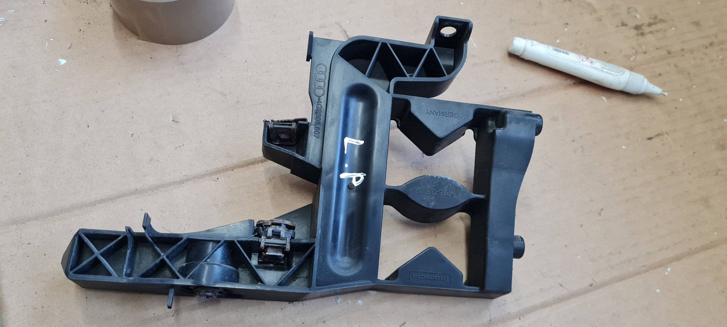A7 4G S7 support holder lights bracket left front 4G8805607