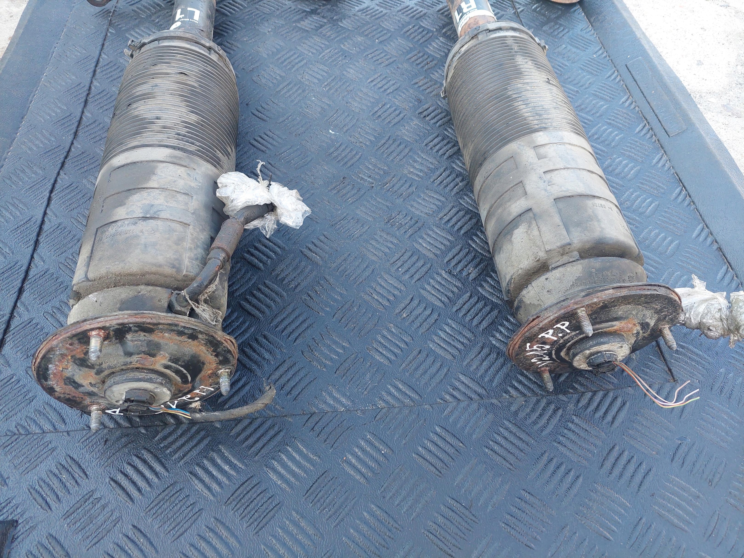 shock absorber front front left right MERCEDES CL 55 AMG 5.5 V8 W215