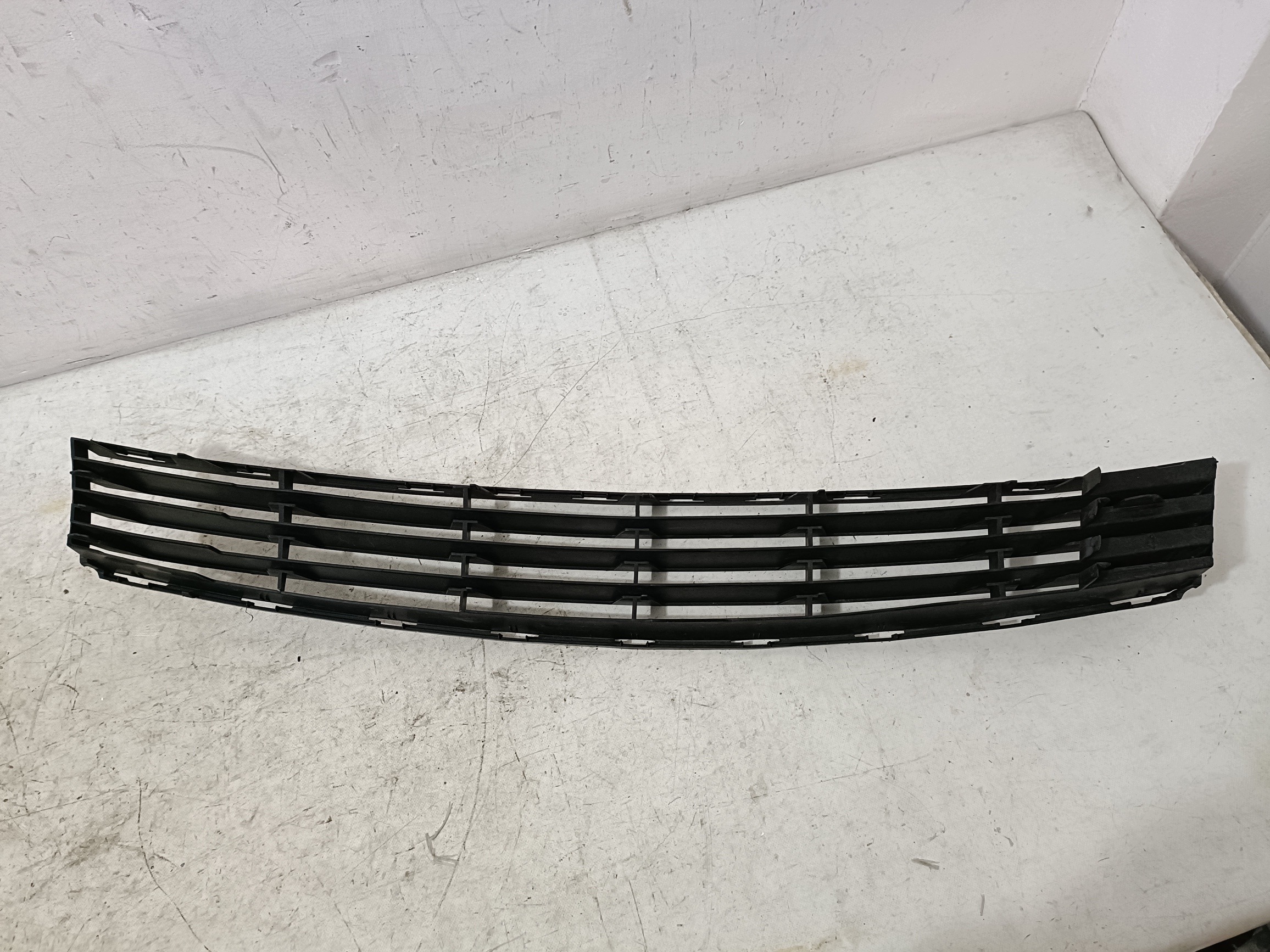 RENAULT CLIO 3 III lüftungsgitter der stoßstange mitte untere 01040185007