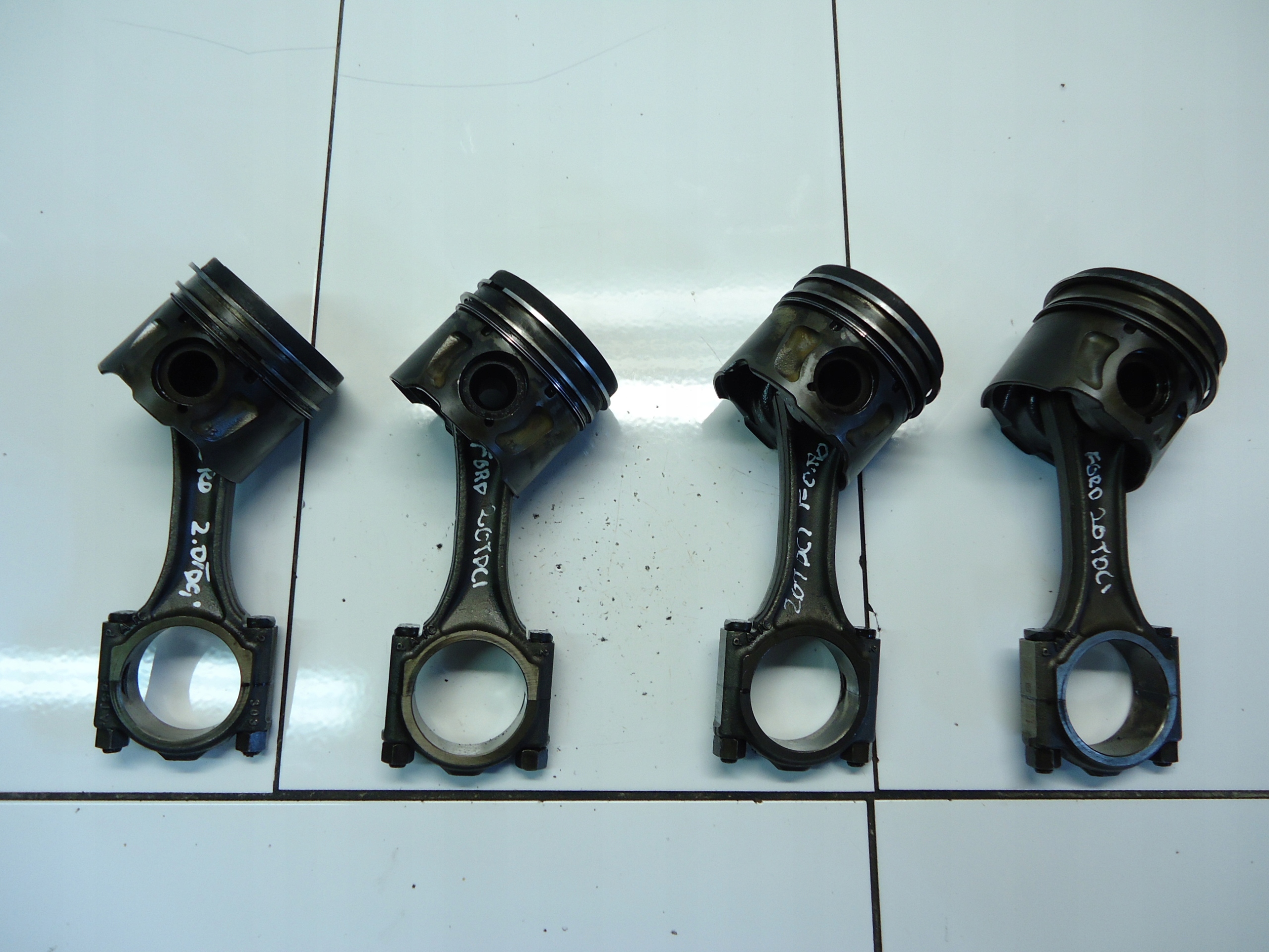 FORD GALAXY S-MAX LIFT 2.0TDCI 140KM 2014 piston with connecting rod