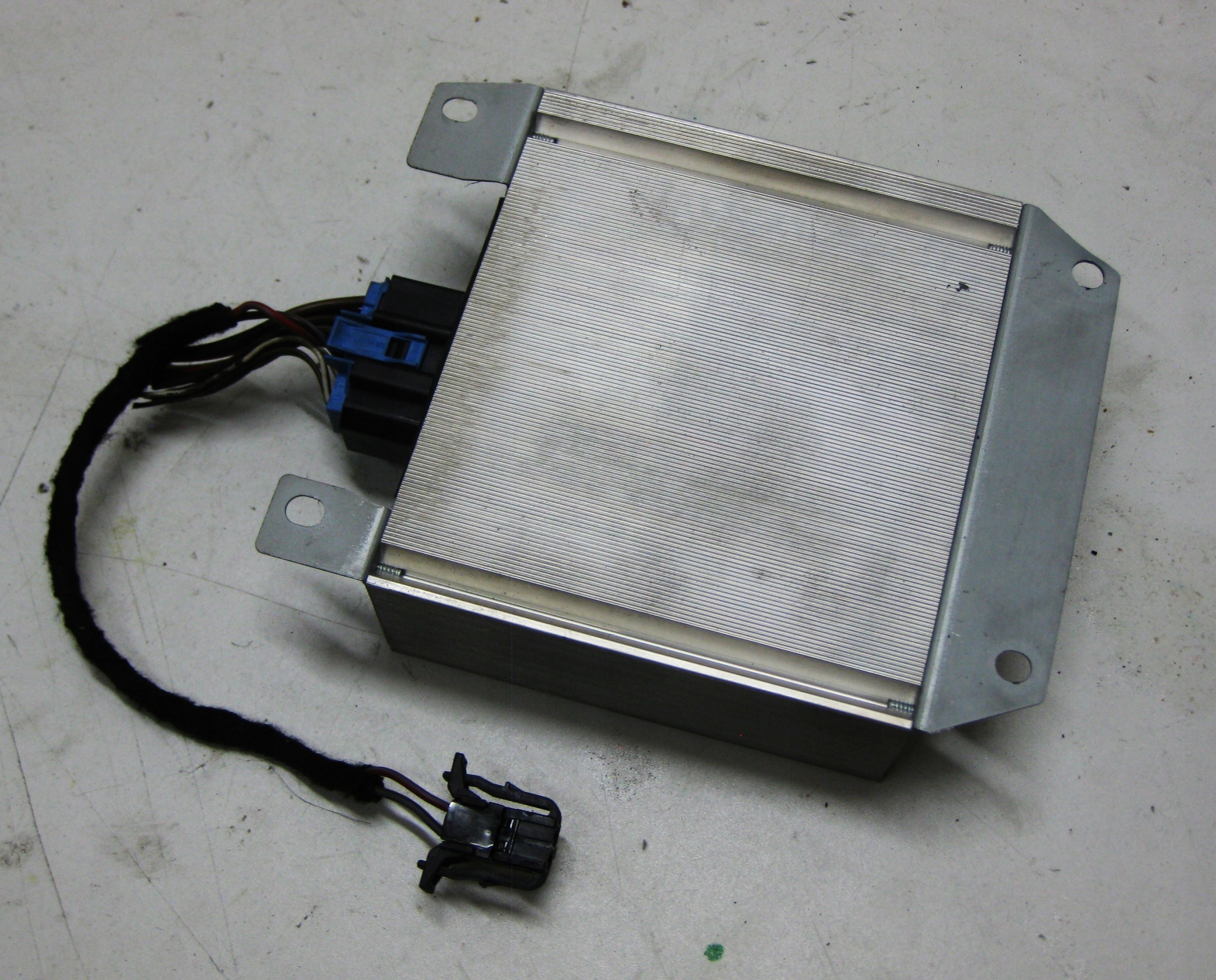 AUDI A4 B6 B7 amplifier RADIA 8E9035223