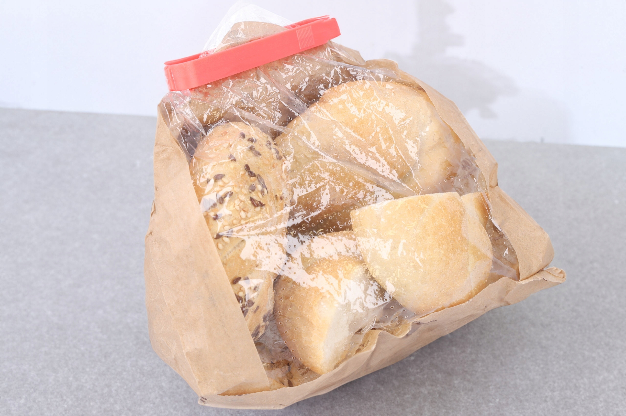 KLIPSY DO ZAMYKANIA torebek opakowań żywności 8 szt klips plastikowe kolory Stan opakowania oryginalne