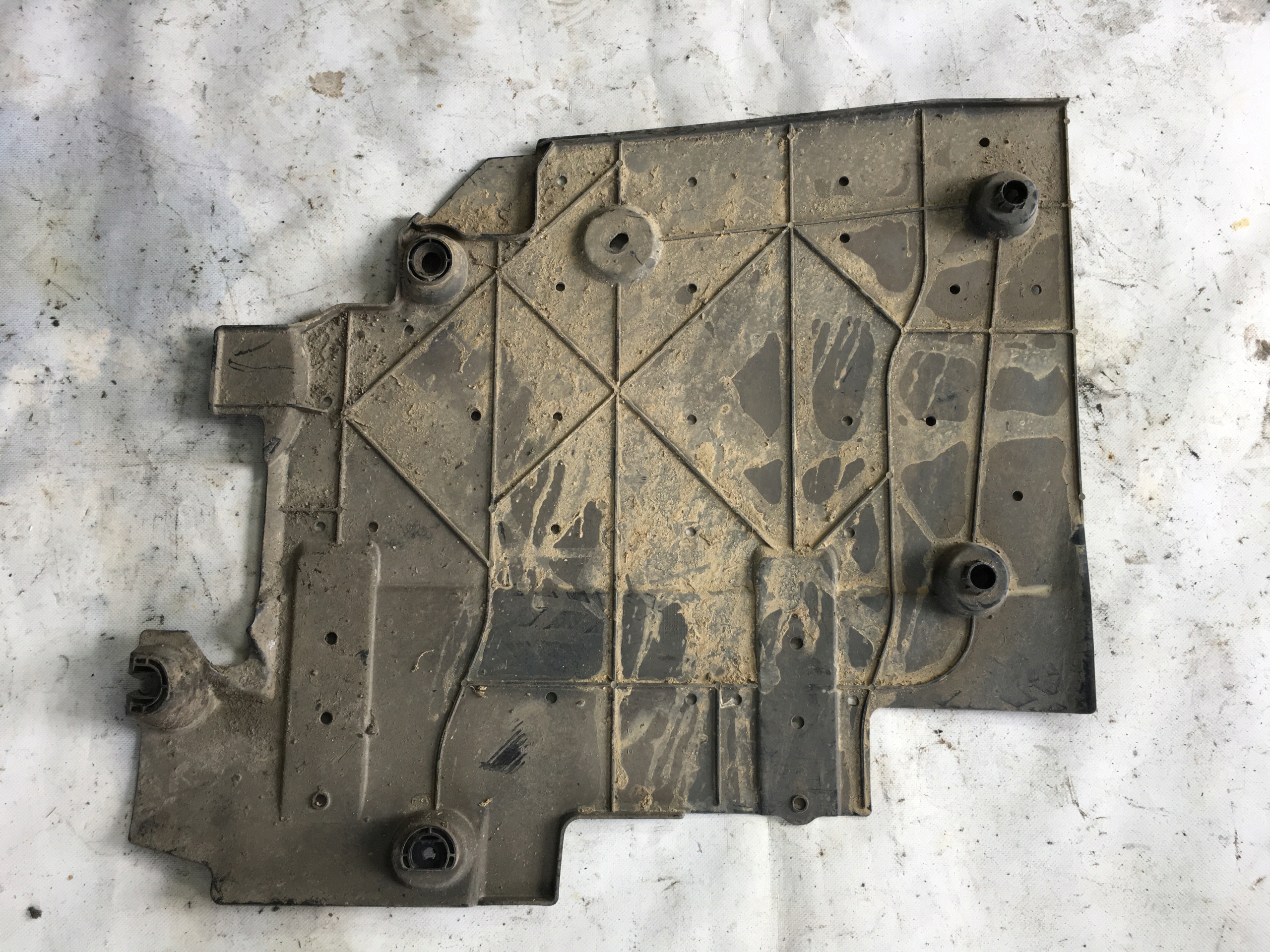 OSŁONA PODWOZIA PŁYTA LEWY TYŁ PEUGEOT 308 T9