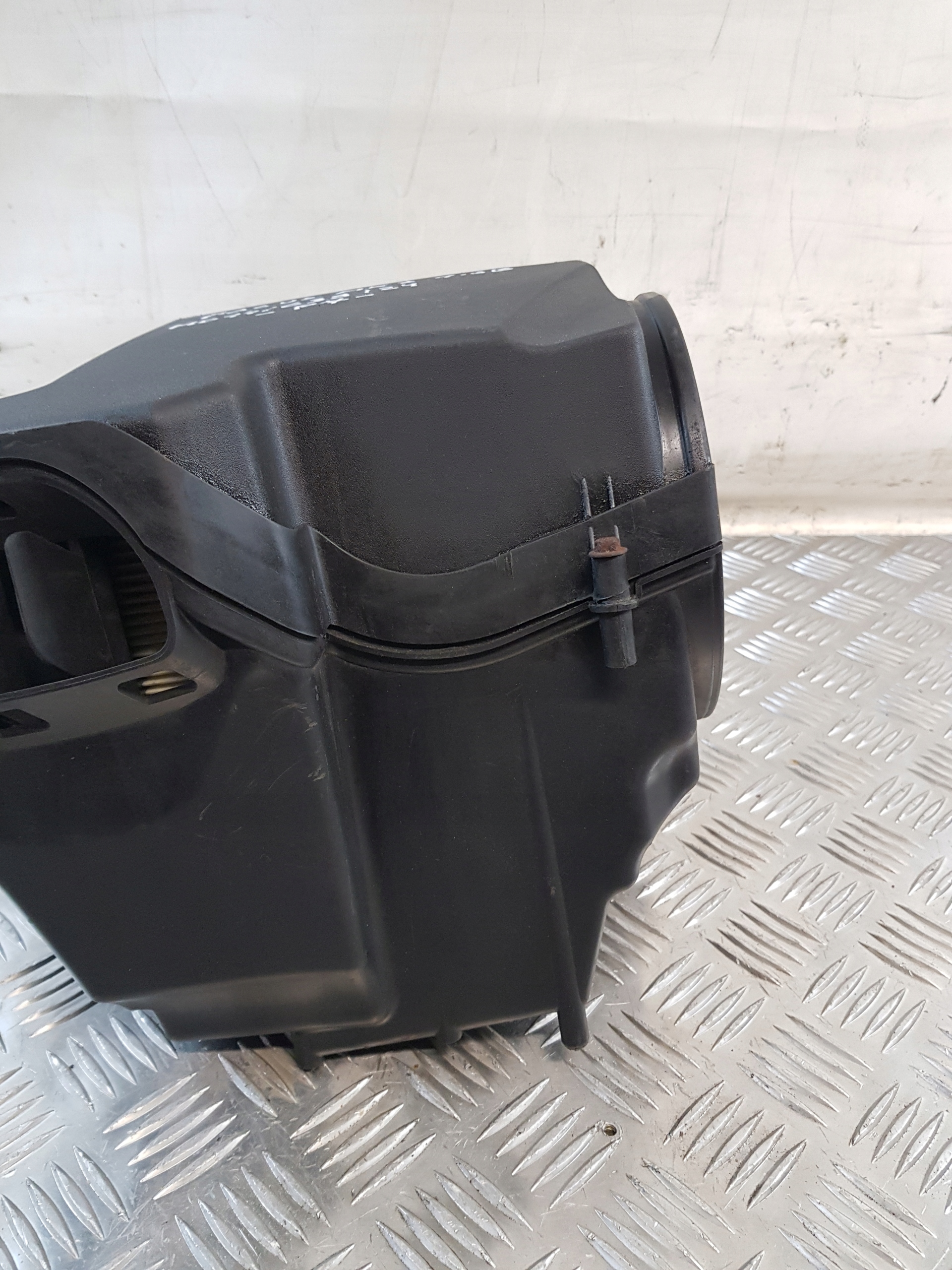 Gehäuse filter luft + Luftmassenmesser 3L3A12B579BA FORD FOCUS MK3 1.6B