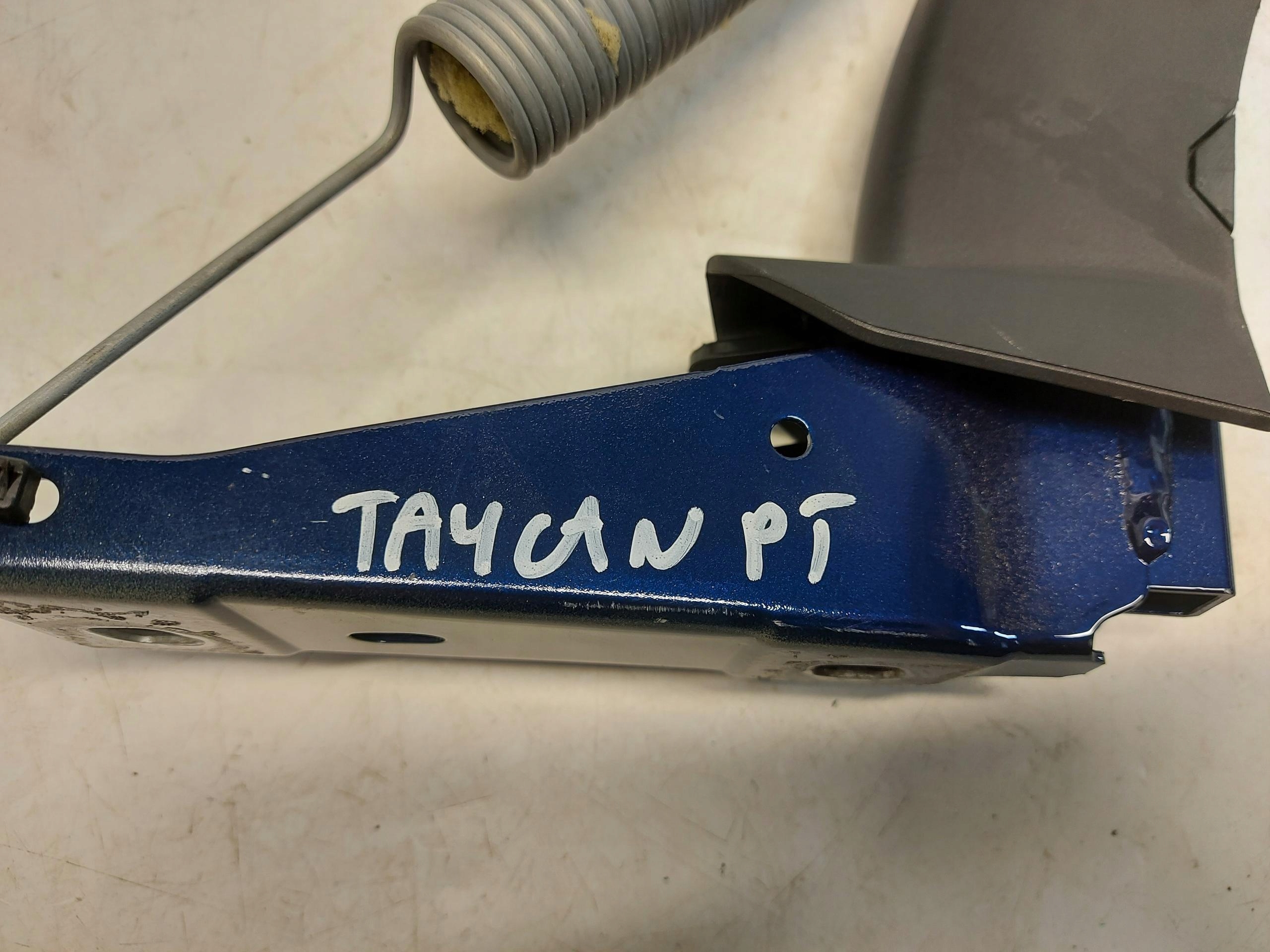 Porsche Taycan GTS 9J1 2023r hinge bonnet boot rear part left