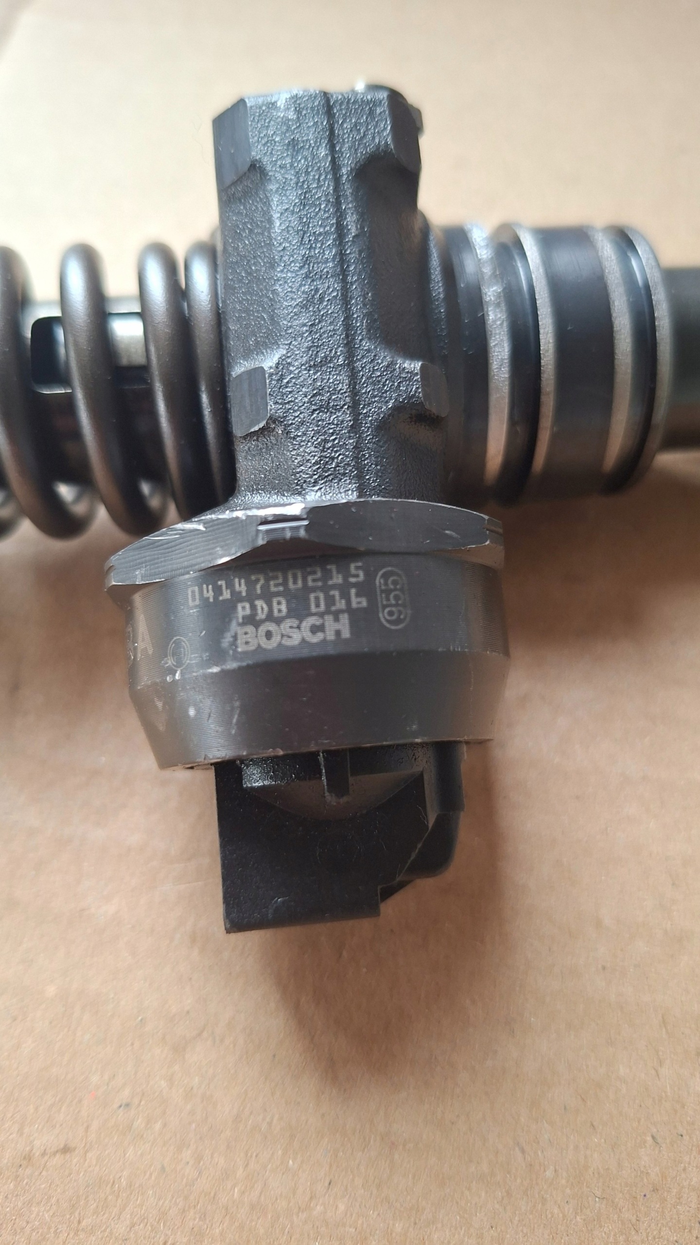 Pumpedüse BOSCH VW 1.9TDI 0414720215 WYDRUK