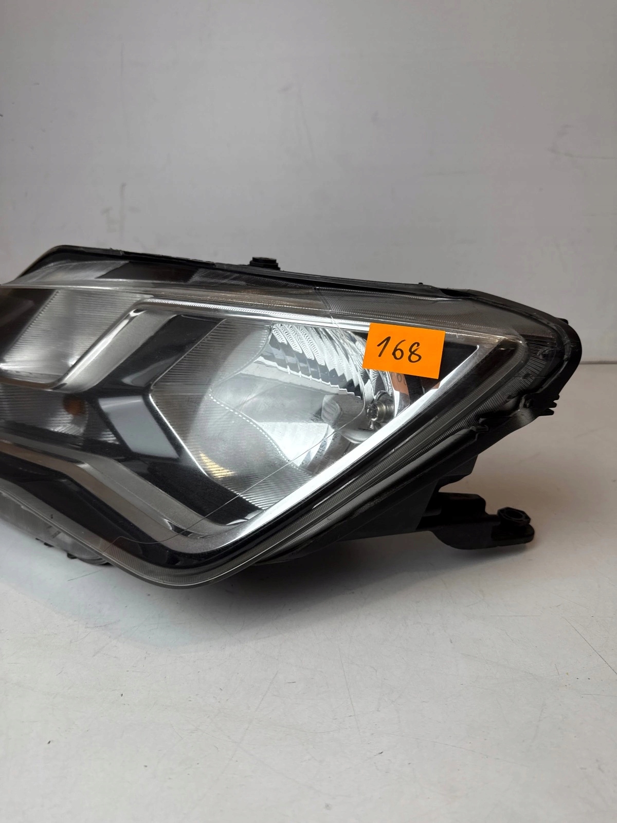 light front front left Seat Toledo IV UK Anglik