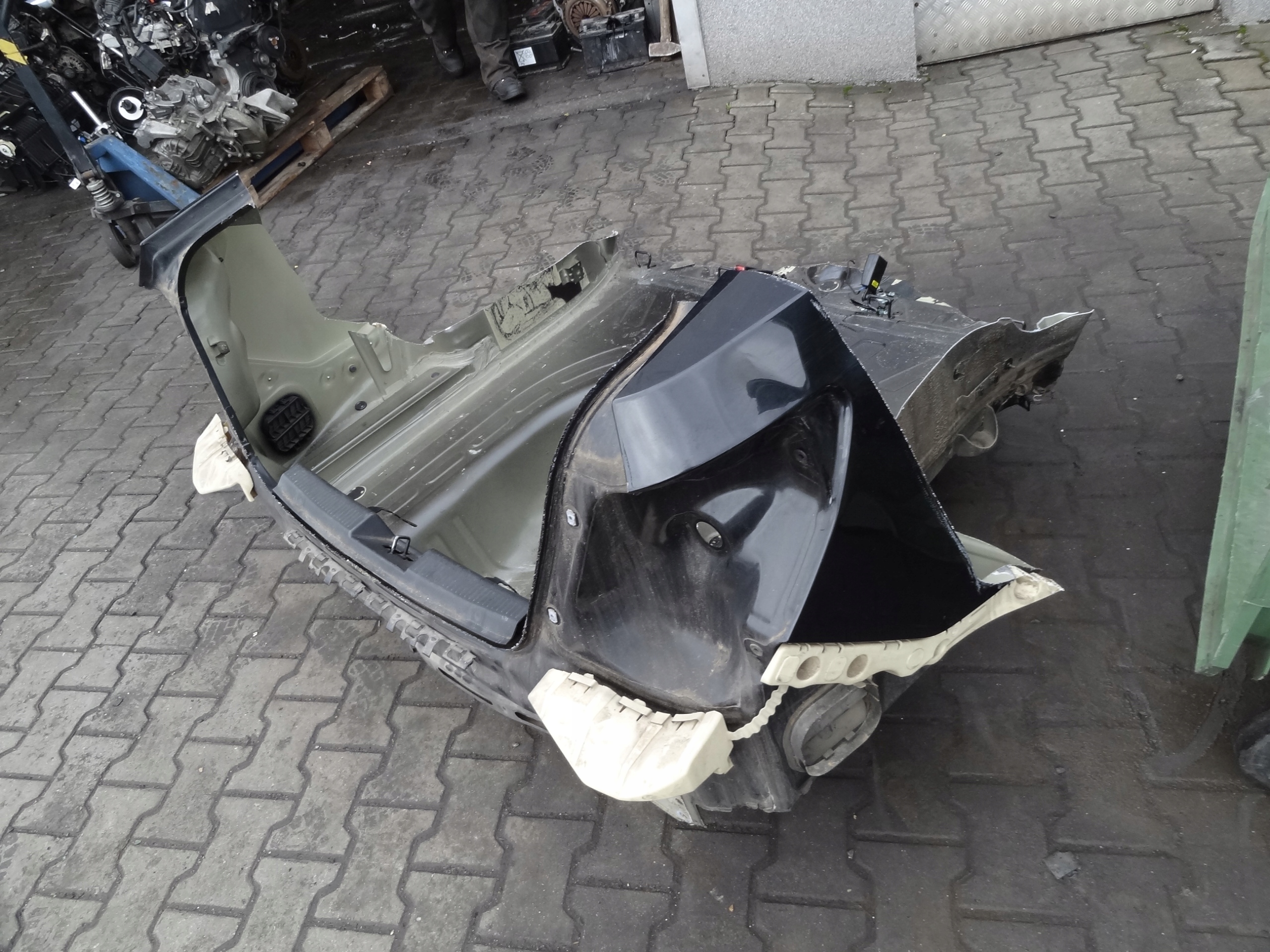 CHEVROLET AVEO T300 2011 SEDAN PAS TYLNY Z PODLOGA Typ samochodu Samochody osobowe