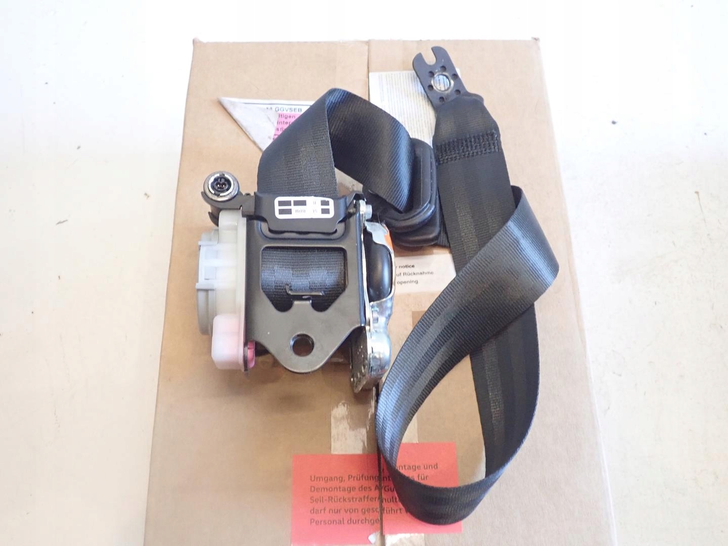 Gurten Sicherheits rechts SKODA OCTAVIA III 2012- 5E0857702