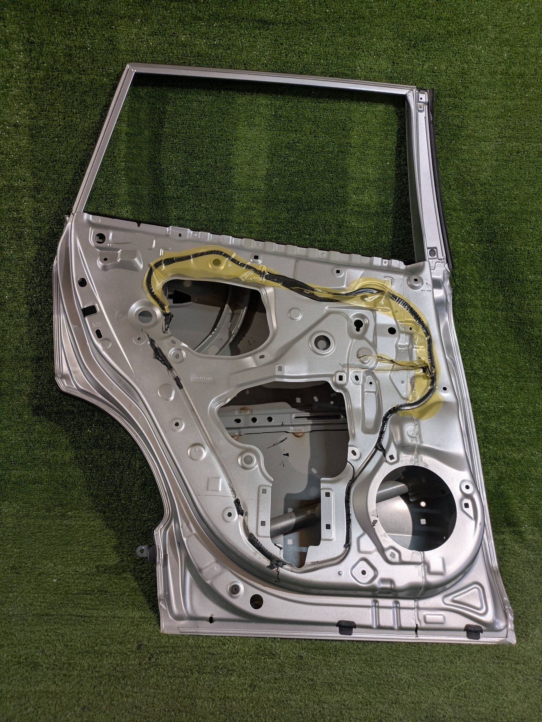 door rear. left left rear part TOYOTA COROLLA CROSS NR.D4879