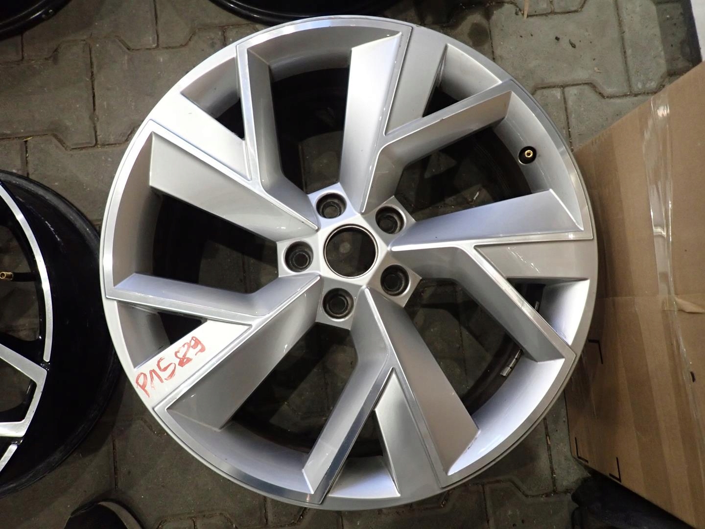 disk disk SKODA 565 5x112 ET43 7J 19" 565601025F