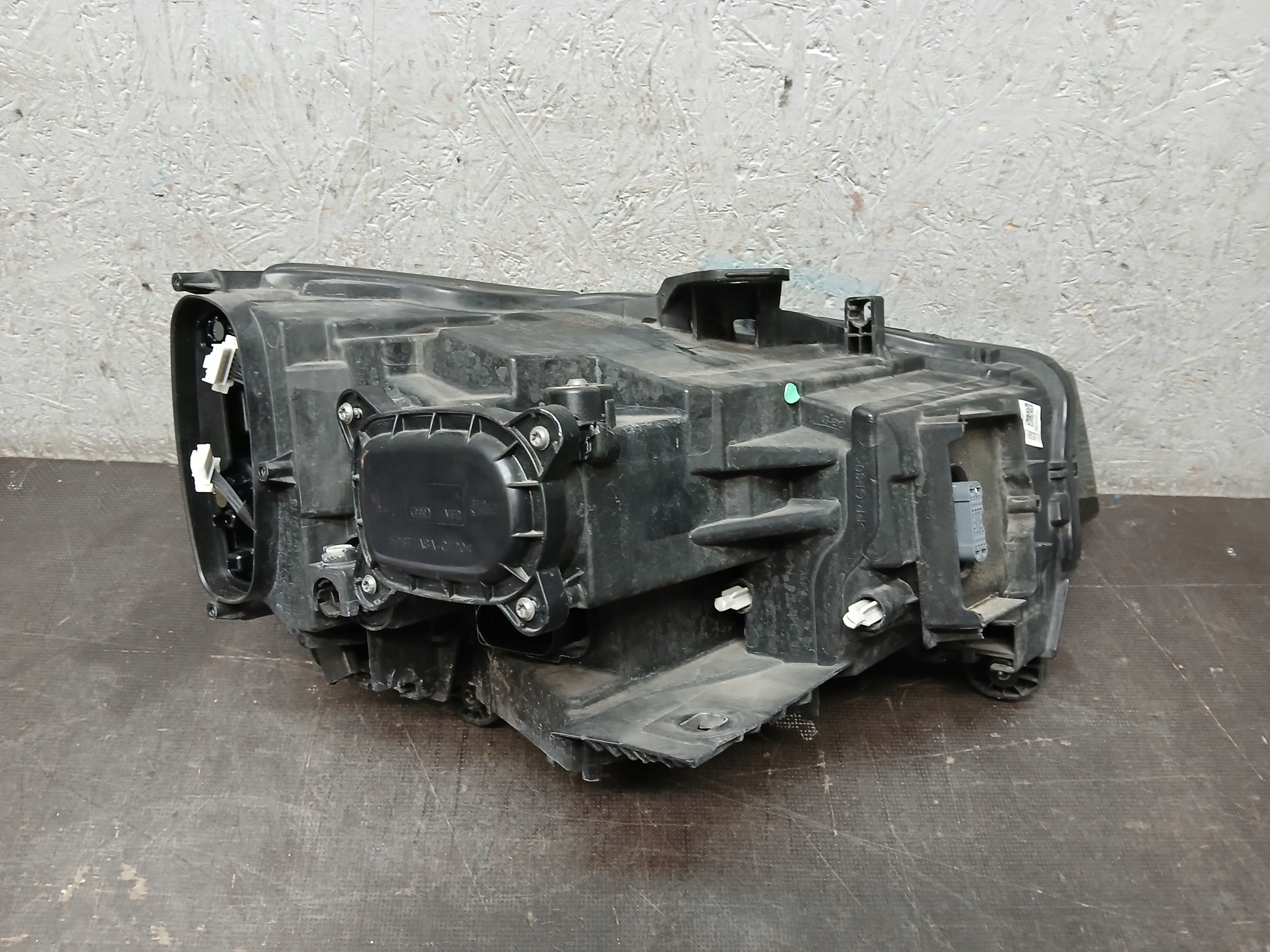 light front left AUDI Q2 FULL LED 81A941033