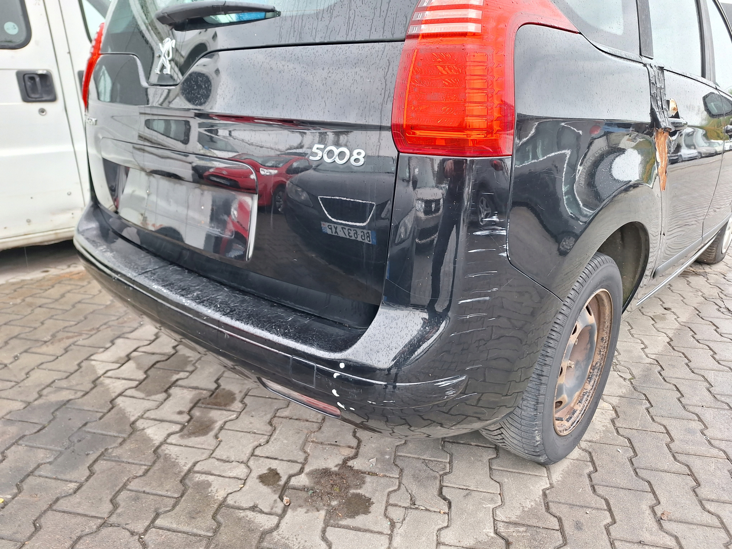 PEUGEOT 5008 and 1 0U 0E light rear part left