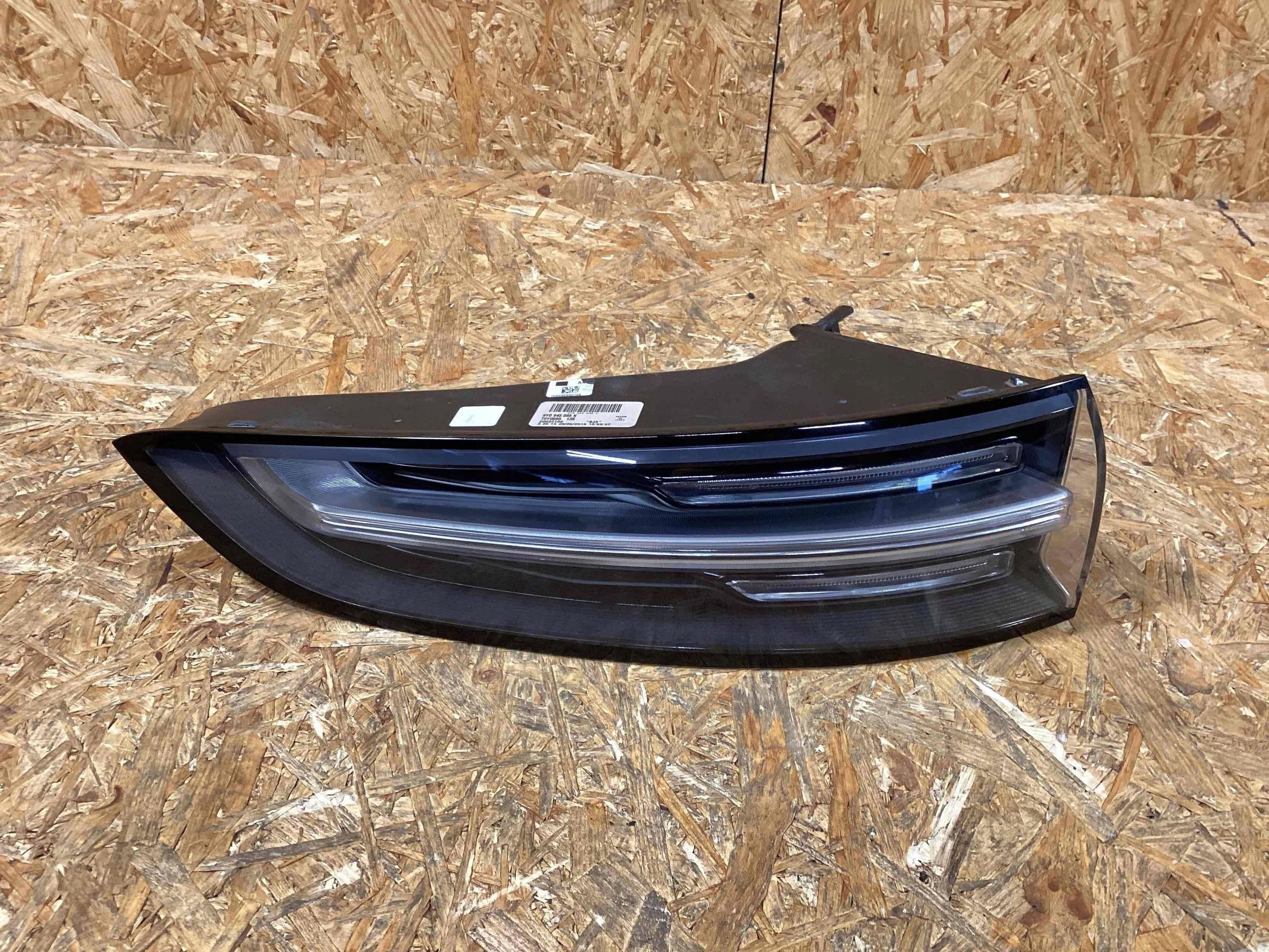 Lampa cofania Tył Porsche Cayenne (92A) 9y0945095n