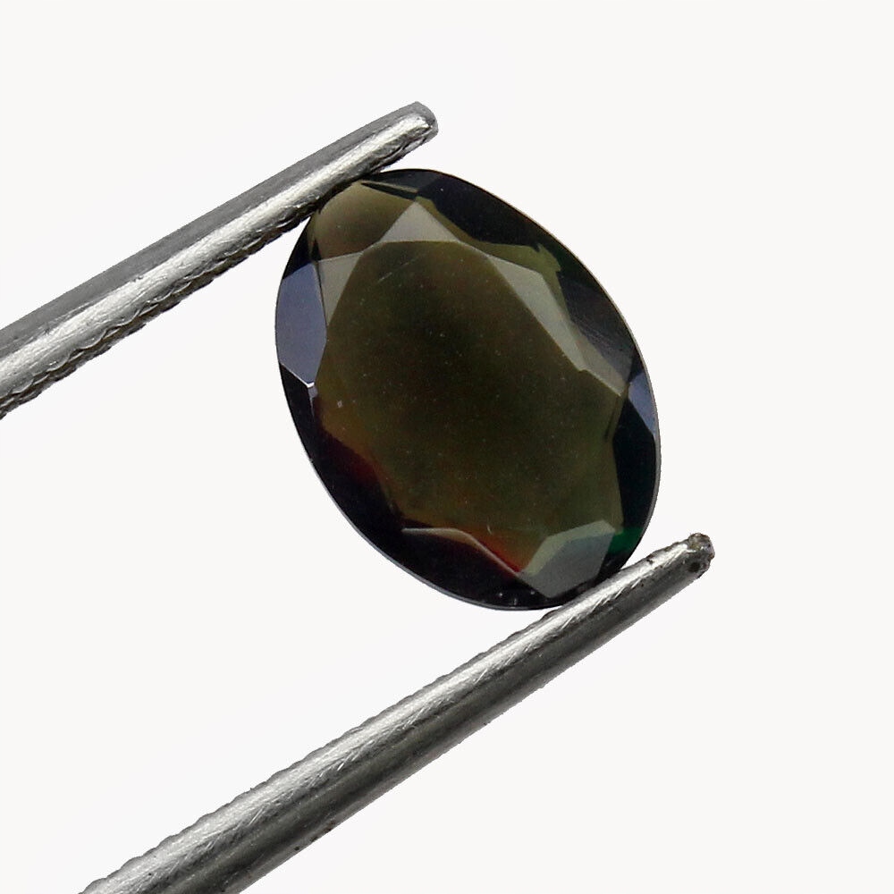 opál černý ovál fazetovaný 1,14 karát 10 x 7 x 4 mm